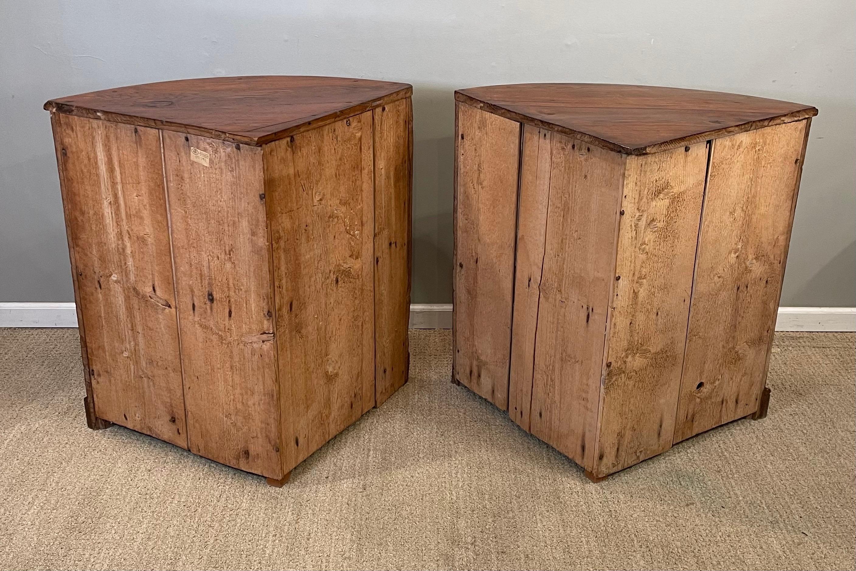 Polished Pair of Late 17th Century Oak Corner Cabinets For Sale