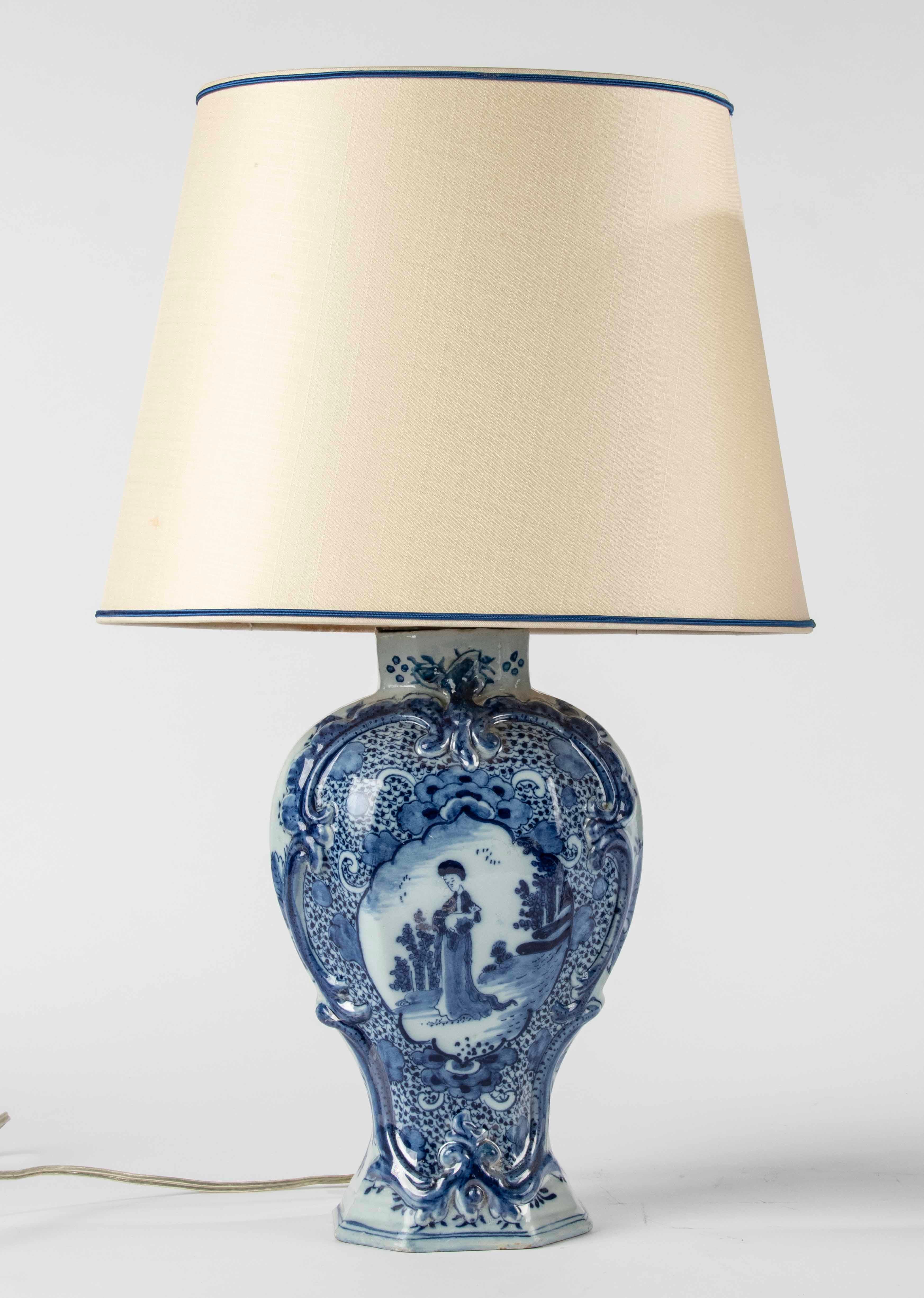 Hand-Painted A Pair of Late 18th Century Delft Ceramic Table Lamps - De Klaauw Pottery  For Sale