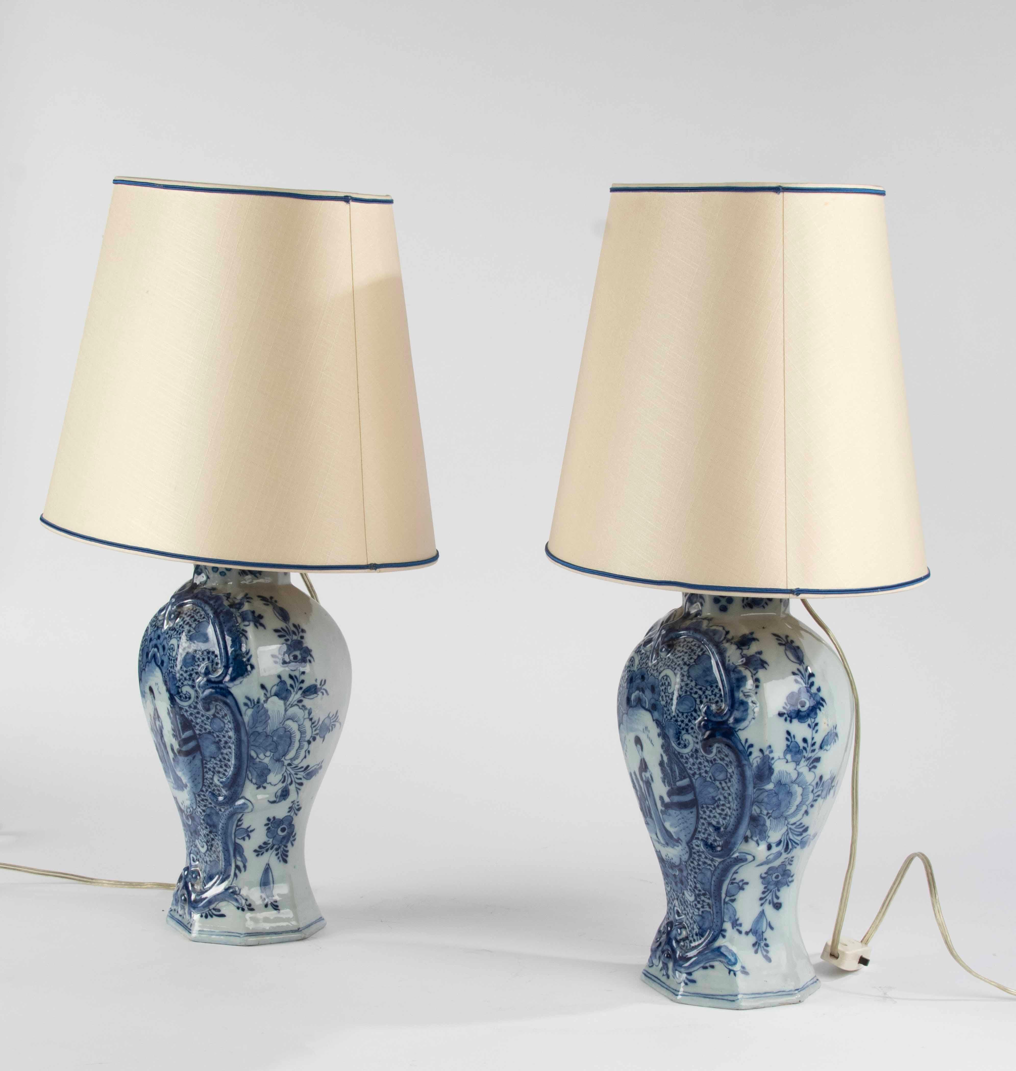 A Pair of Late 18th Century Delft Ceramic Table Lamps - De Klaauw Pottery  In Good Condition For Sale In Casteren, Noord-Brabant