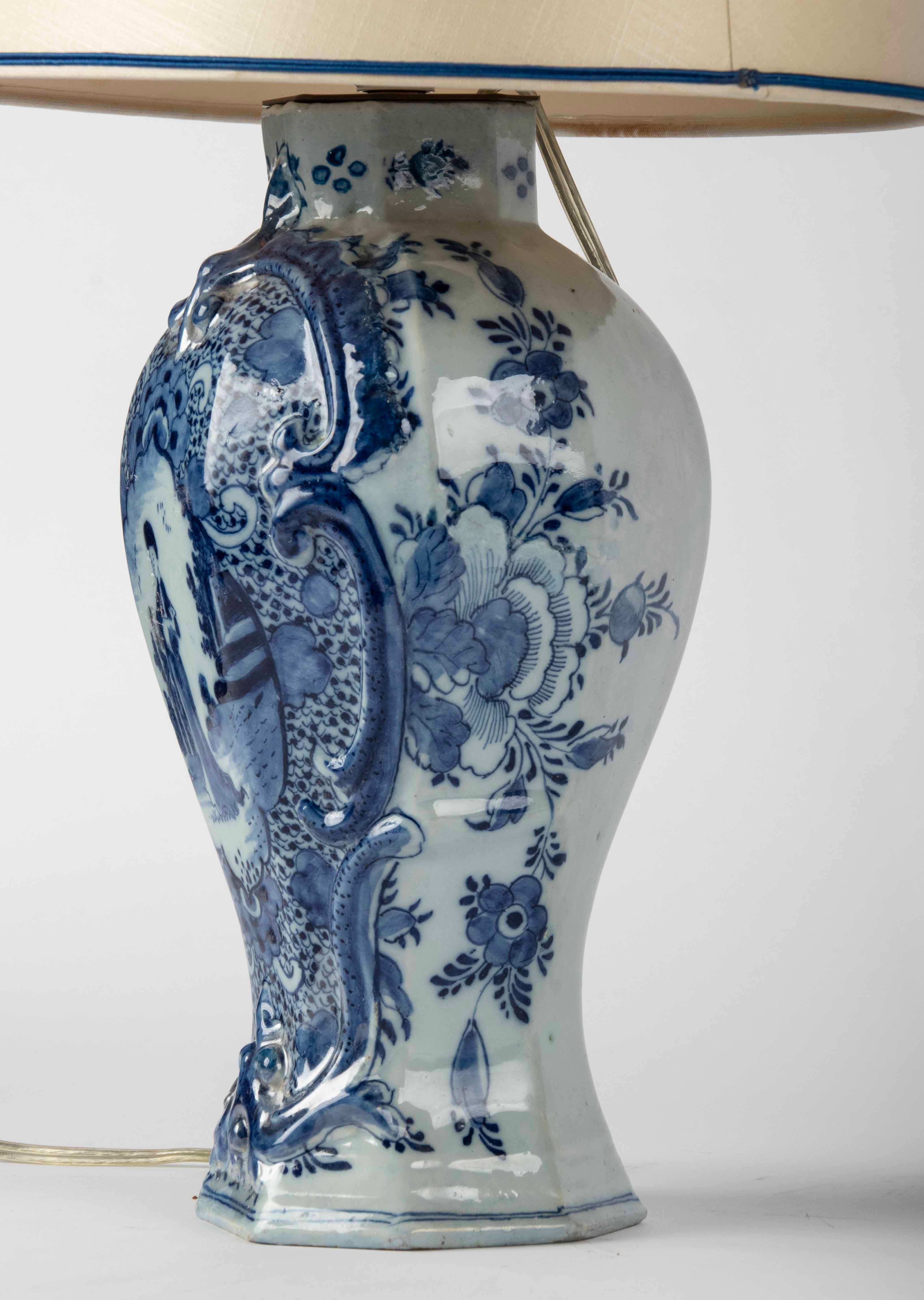 Ein Paar Delfter Keramik-Tischlampen aus dem späten 18. Jahrhundert - De Klaauw Pottery  (Delfter Blau) im Angebot