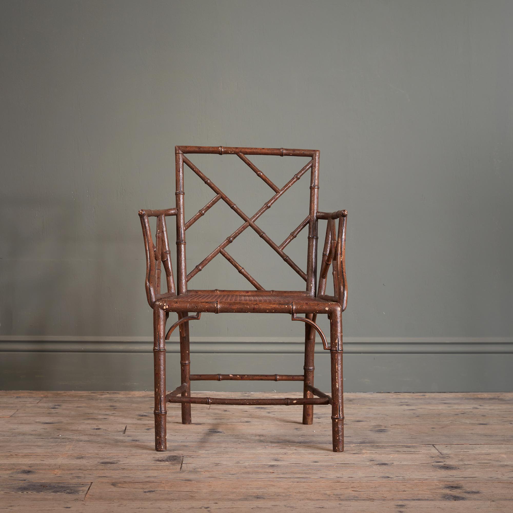 Anglais Paire de fauteuils en faux bambou de la fin du XVIIIe siècle, avec des sièges en cannelure en forme de goutte d'eau en vente