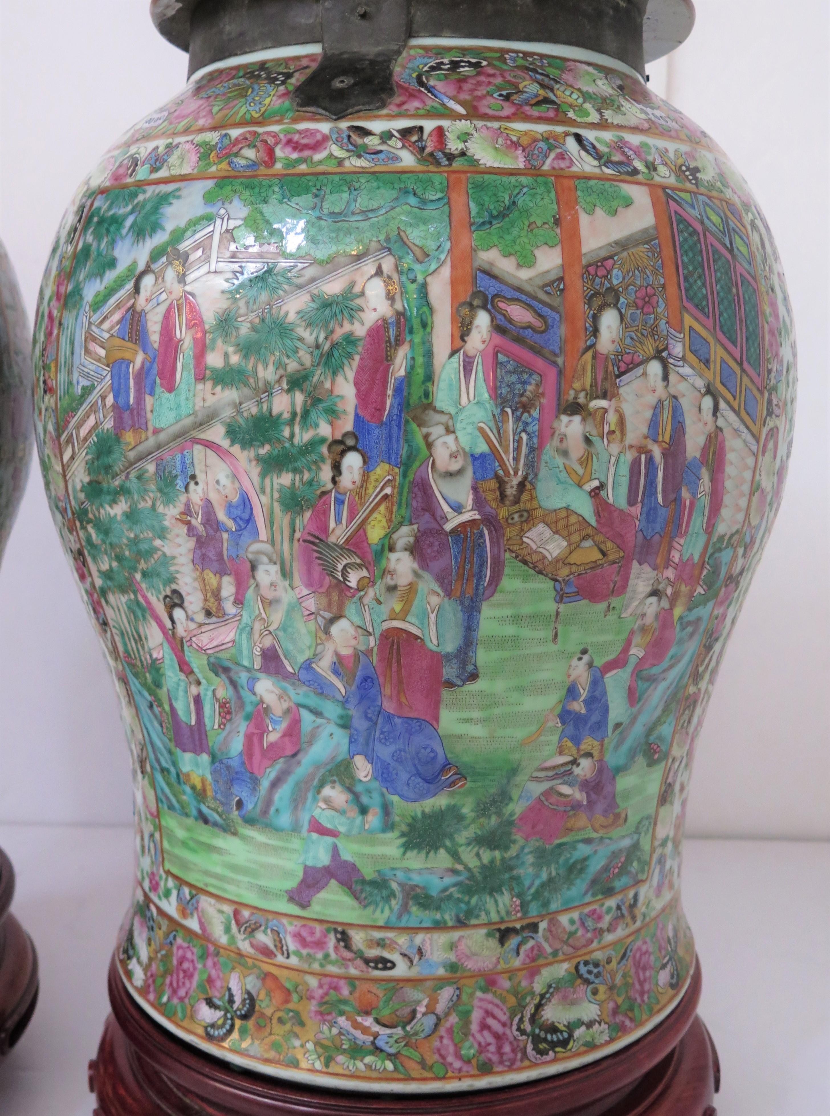 Chinese Export A Pair of Late 18th-Early 19th Century Chinese Lidded Jars  For Sale