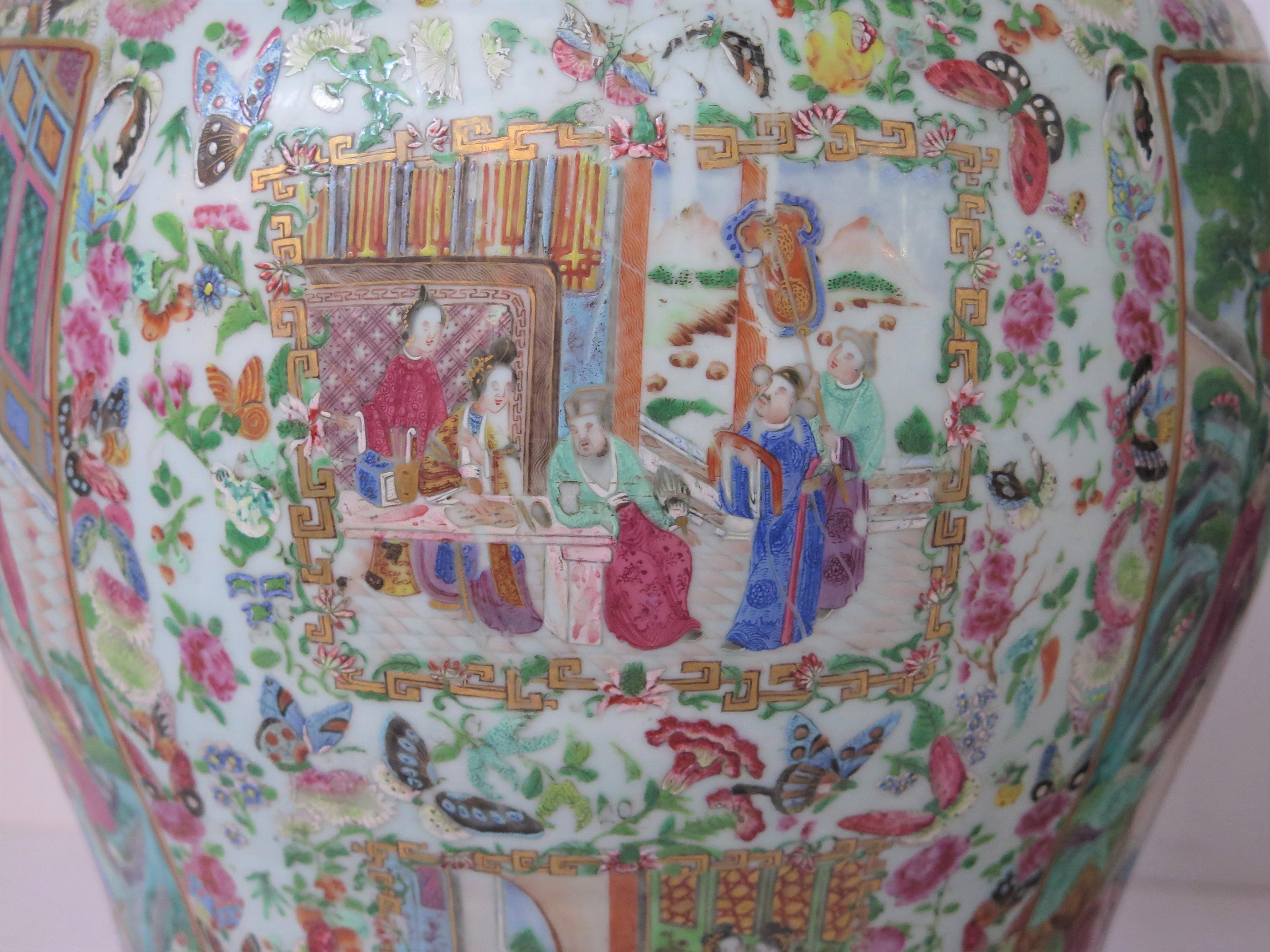 Paar chinesische Deckelgefäße mit Deckel aus dem späten 18. bis frühen 19. Jahrhundert  (Chinesisch) im Angebot