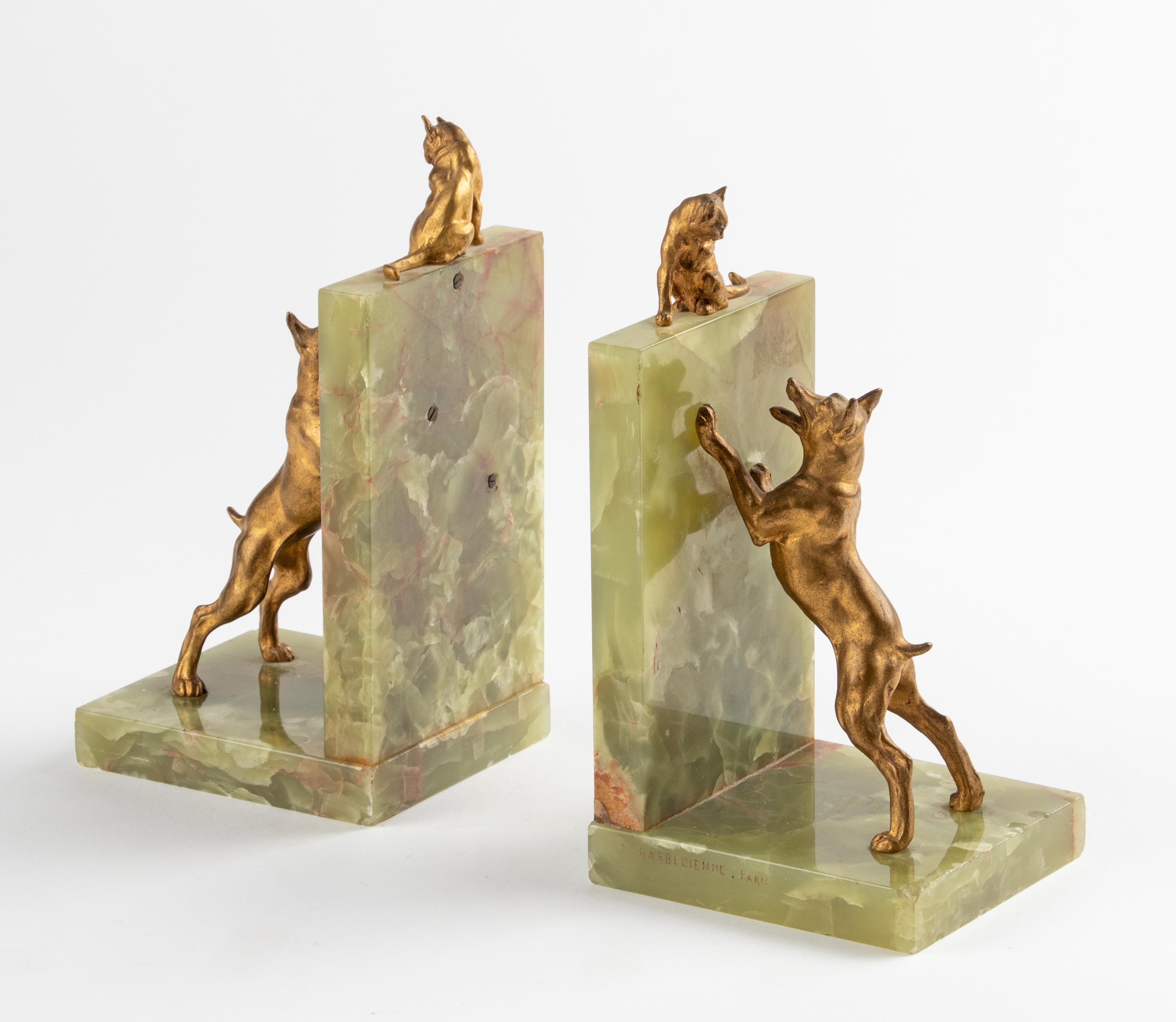 A pair of refined bronze bookends depicting shepherd dogs and cats. The marble and onyx bronze are signed by Ferdinand Barbedienne, Paris. The dogs and cats are finely casted, with an ormolu gilding. Made in France, 1870-1880. The onyx have some