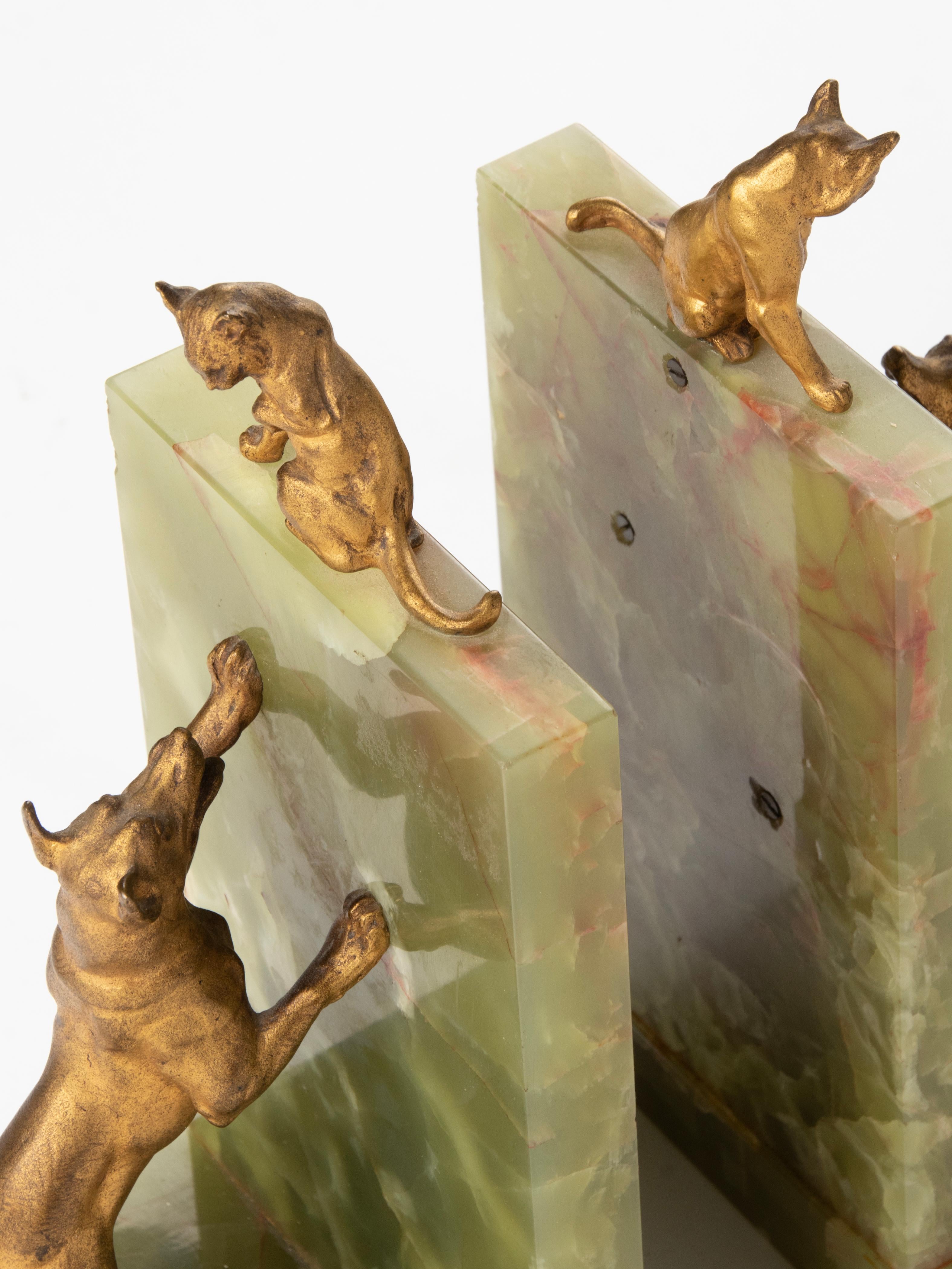 Pair of Late 19th Century Bookends with Bronze Dog and Cat by F. Barbedienne For Sale 1
