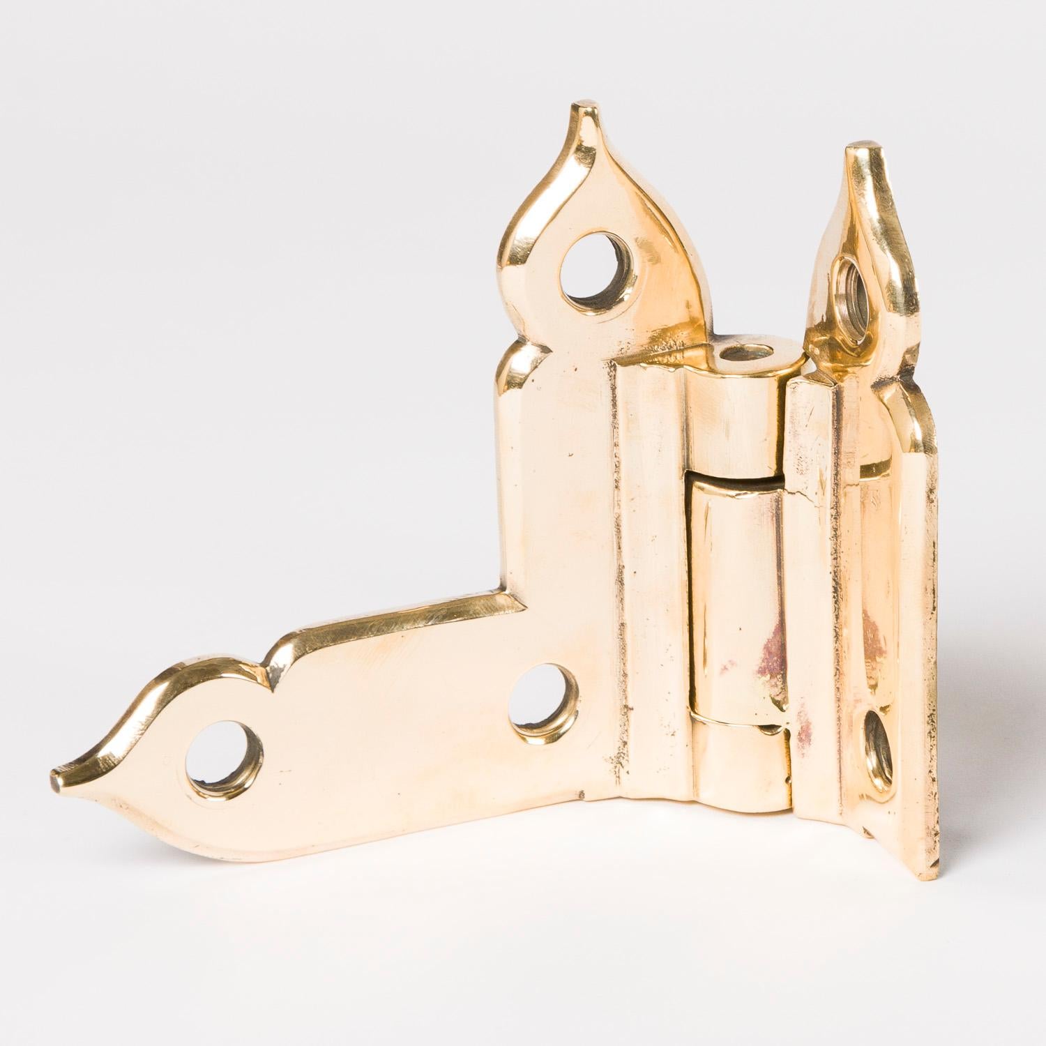 A pair of late 19th century brass hinges in the Gothic style. In Good Condition For Sale In London, GB