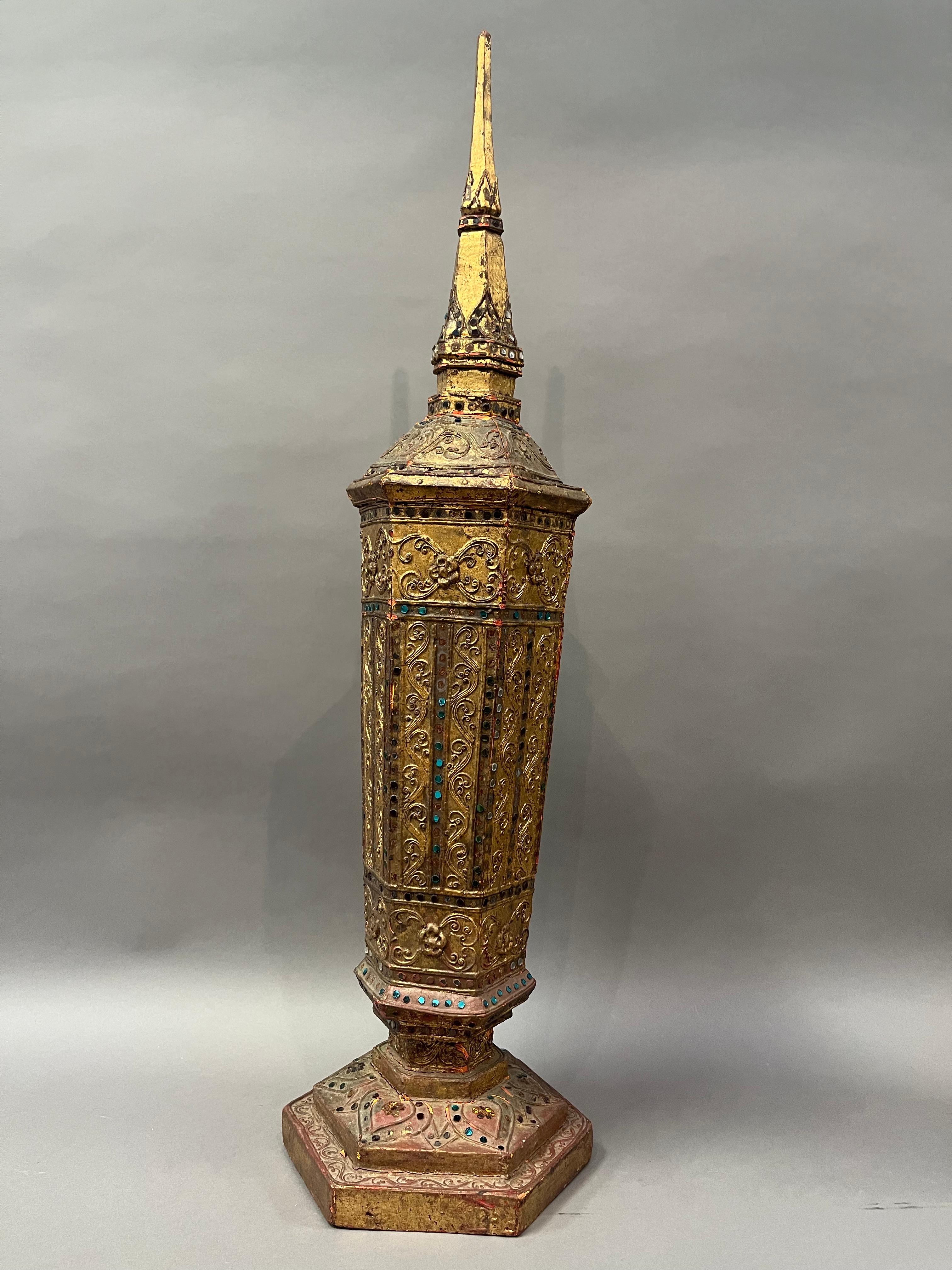 Thai Pair of Late 19th Century Decorative Urns For Sale