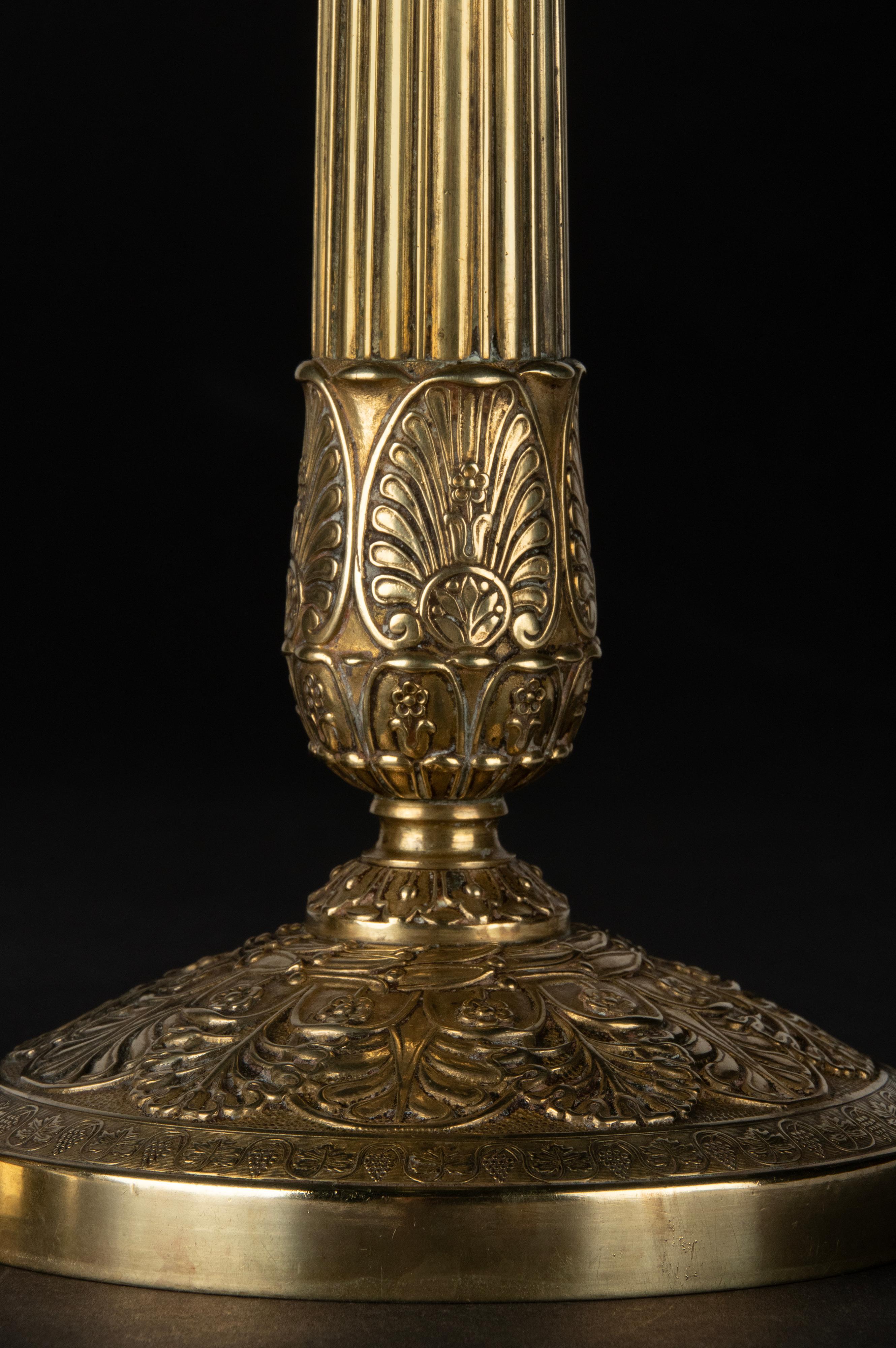 Paar Kerzenleuchter im Empire-Stil des späten 19. Jahrhunderts aus Messing im Angebot 3