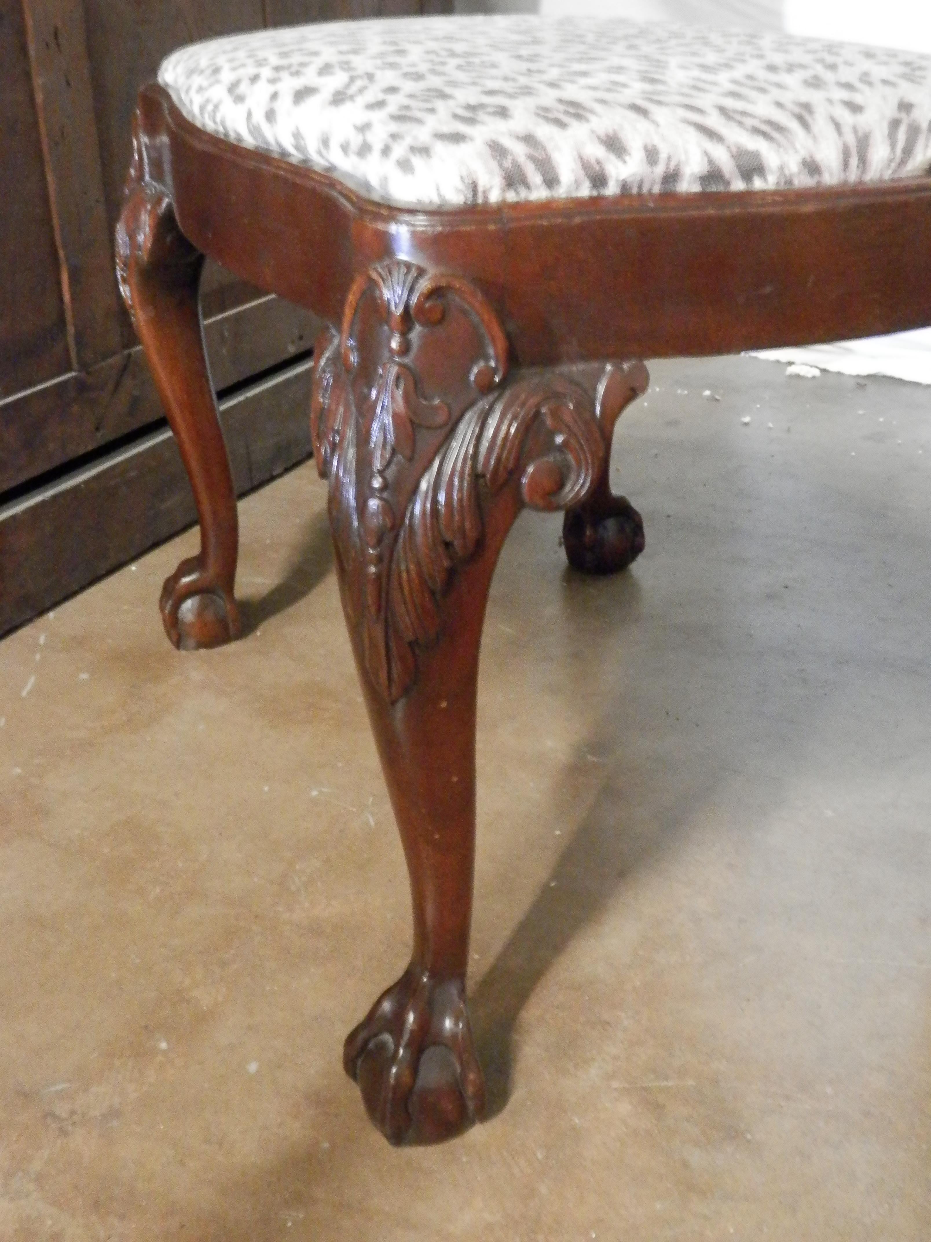 Pair of Late 19th Century English Chippendale Mahogany Benches In Good Condition For Sale In Dallas, TX