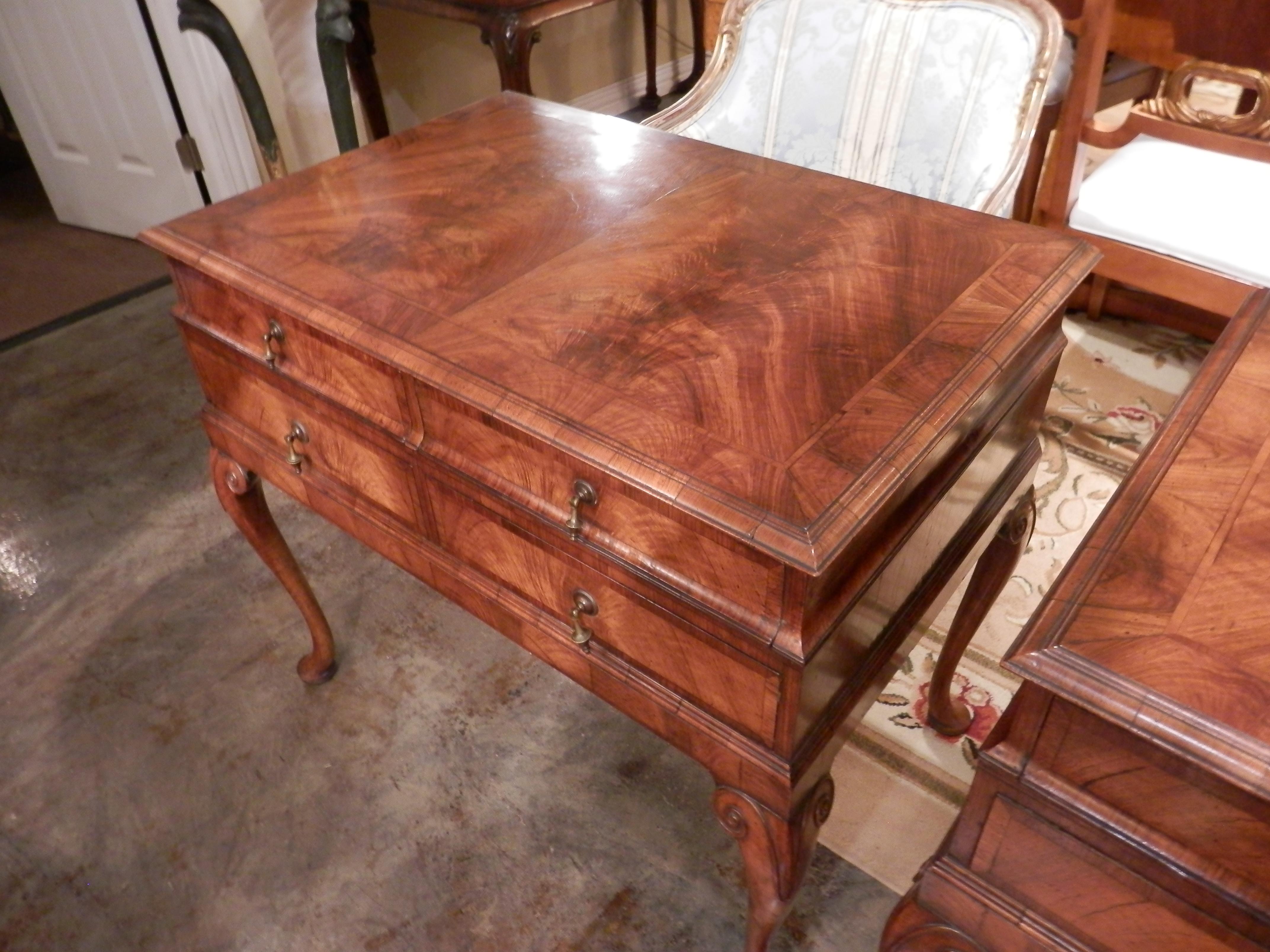 Pair of Late 19th Century English Queen Anne Walnut Nightstand Commodes In Good Condition In Dallas, TX