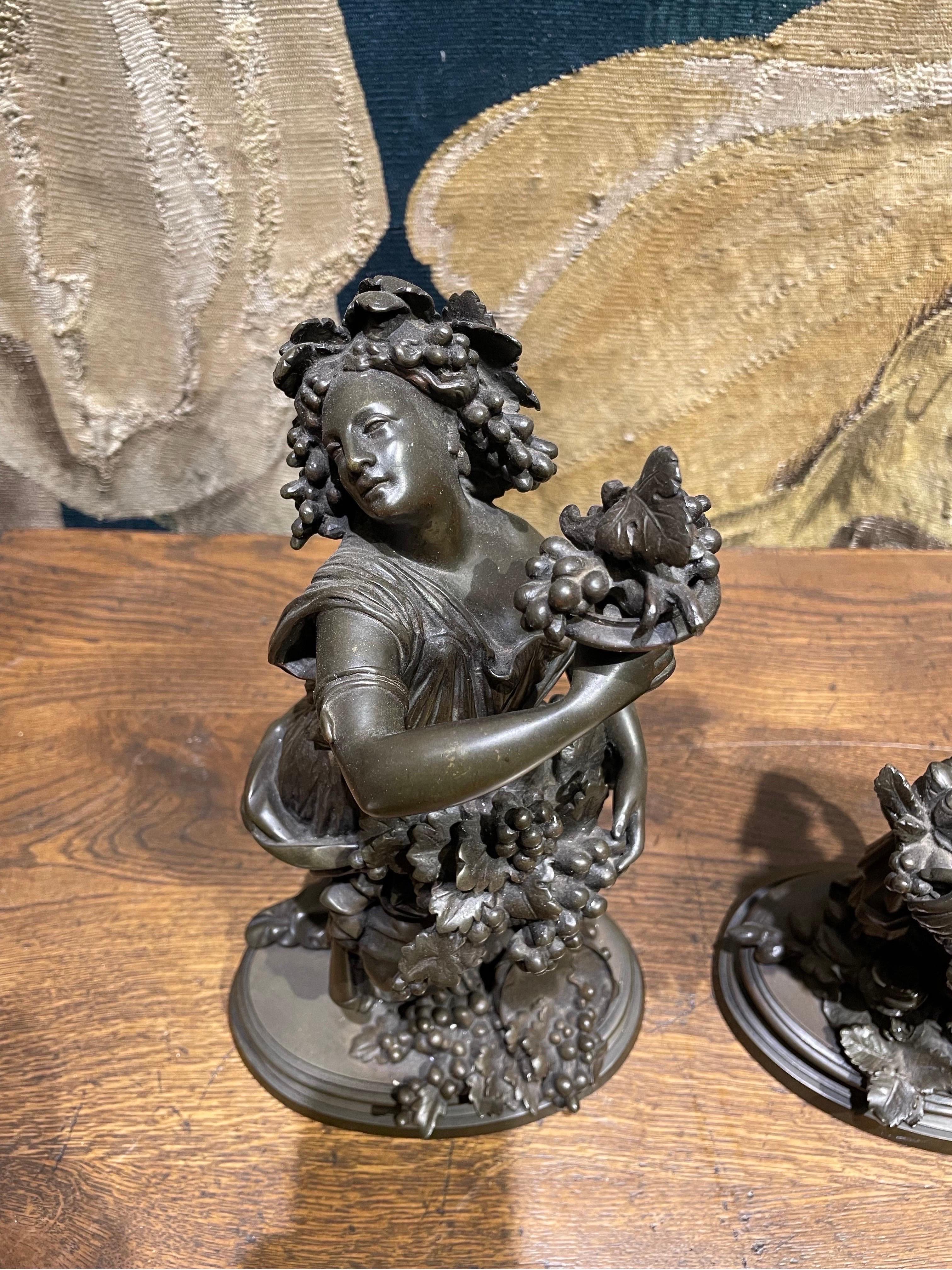 Coppia di figure allegoriche di autunno e primavera in bronzo francese della fine del XIX secolo in vendita 5