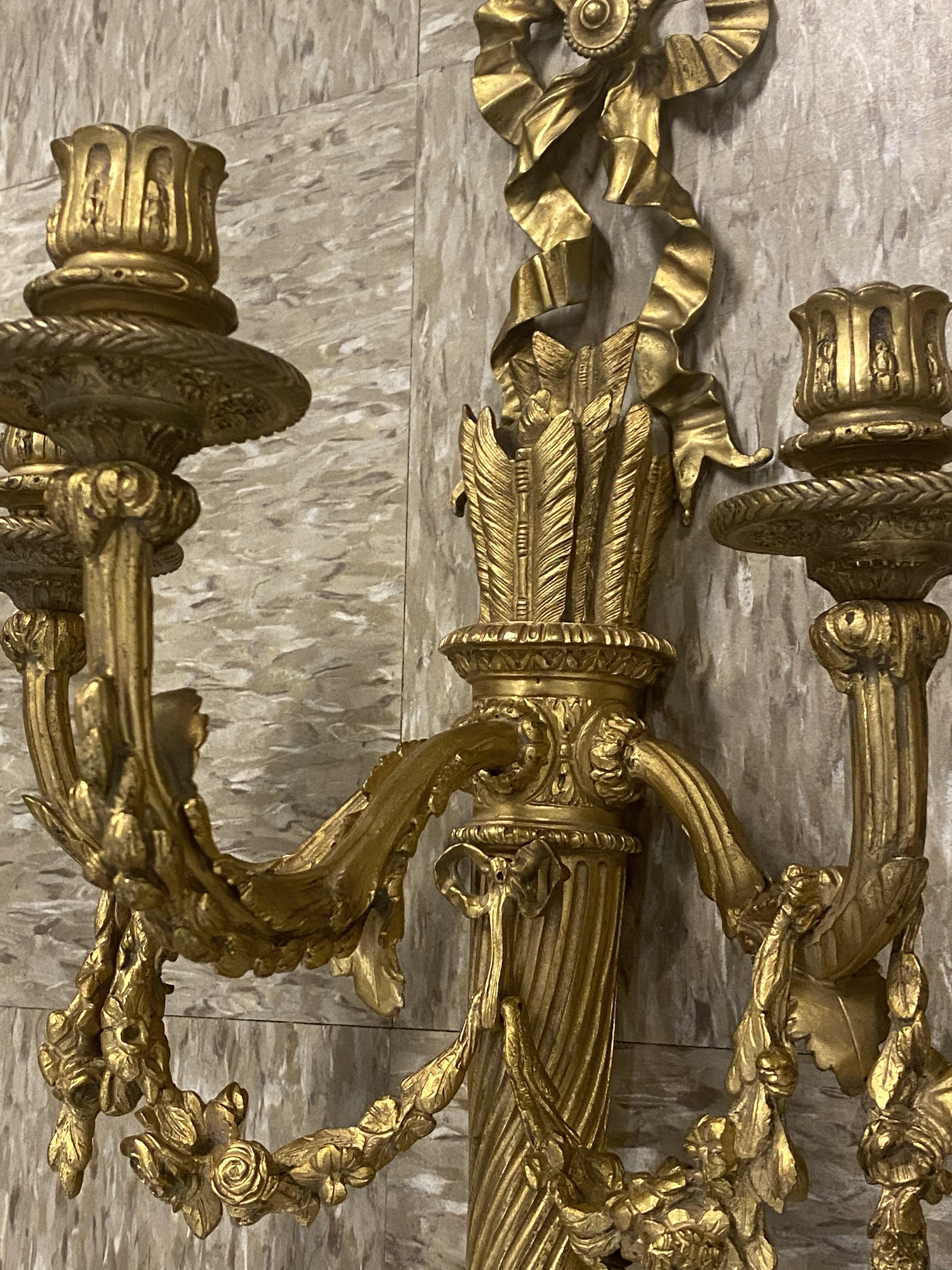 Französische Wandleuchter aus vergoldeter Bronze des späten 19. (Louis XVI.) im Angebot