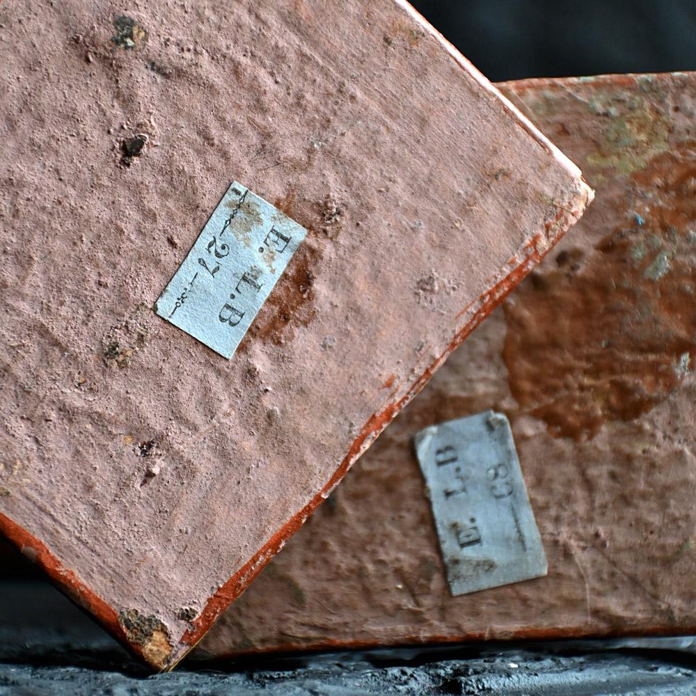 Paar polychrom bemalte indische Holzfiguren aus dem späten 19. Jahrhundert (Indisch) im Angebot