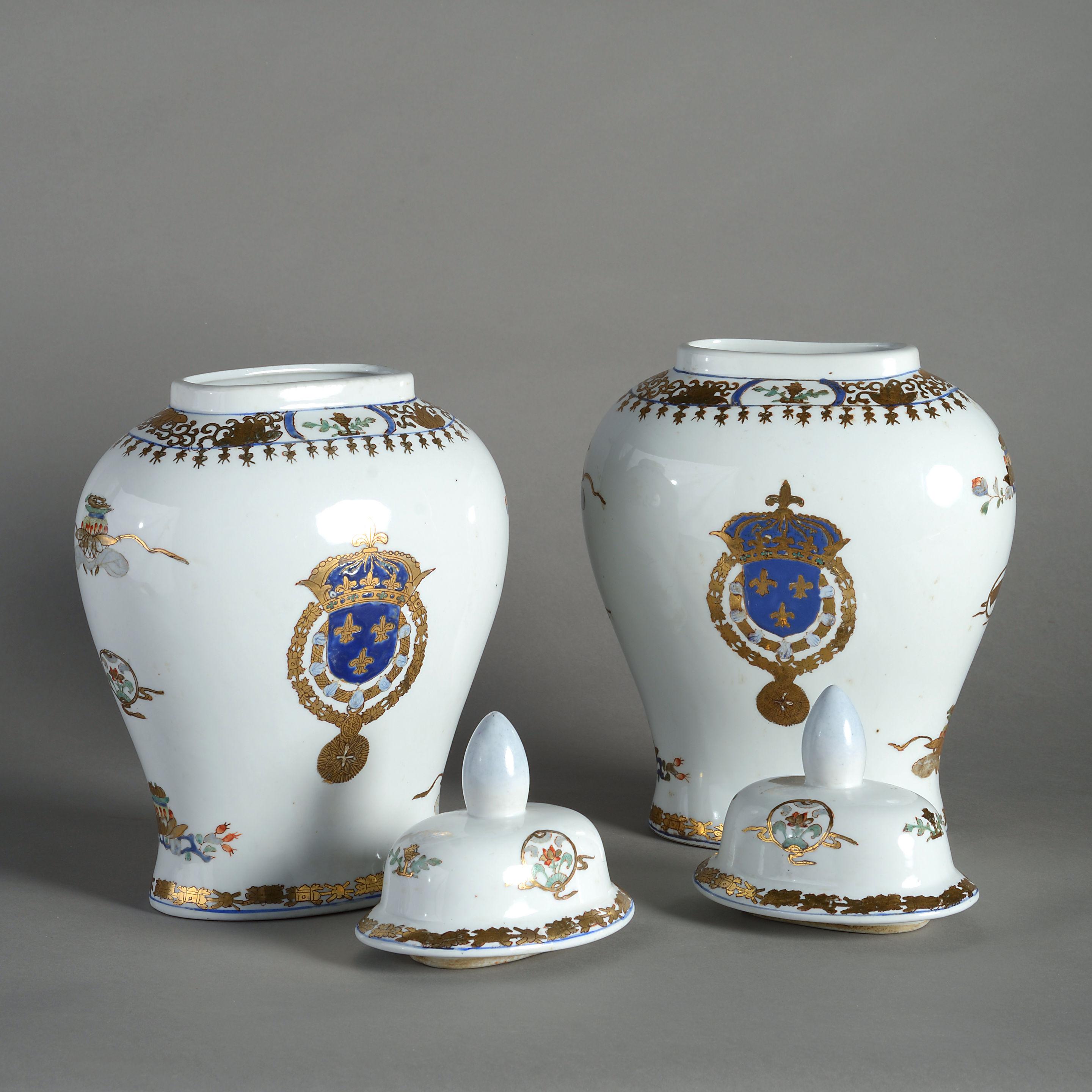 A Pair of Late 19th Century Samson Vases In Good Condition In London, GB