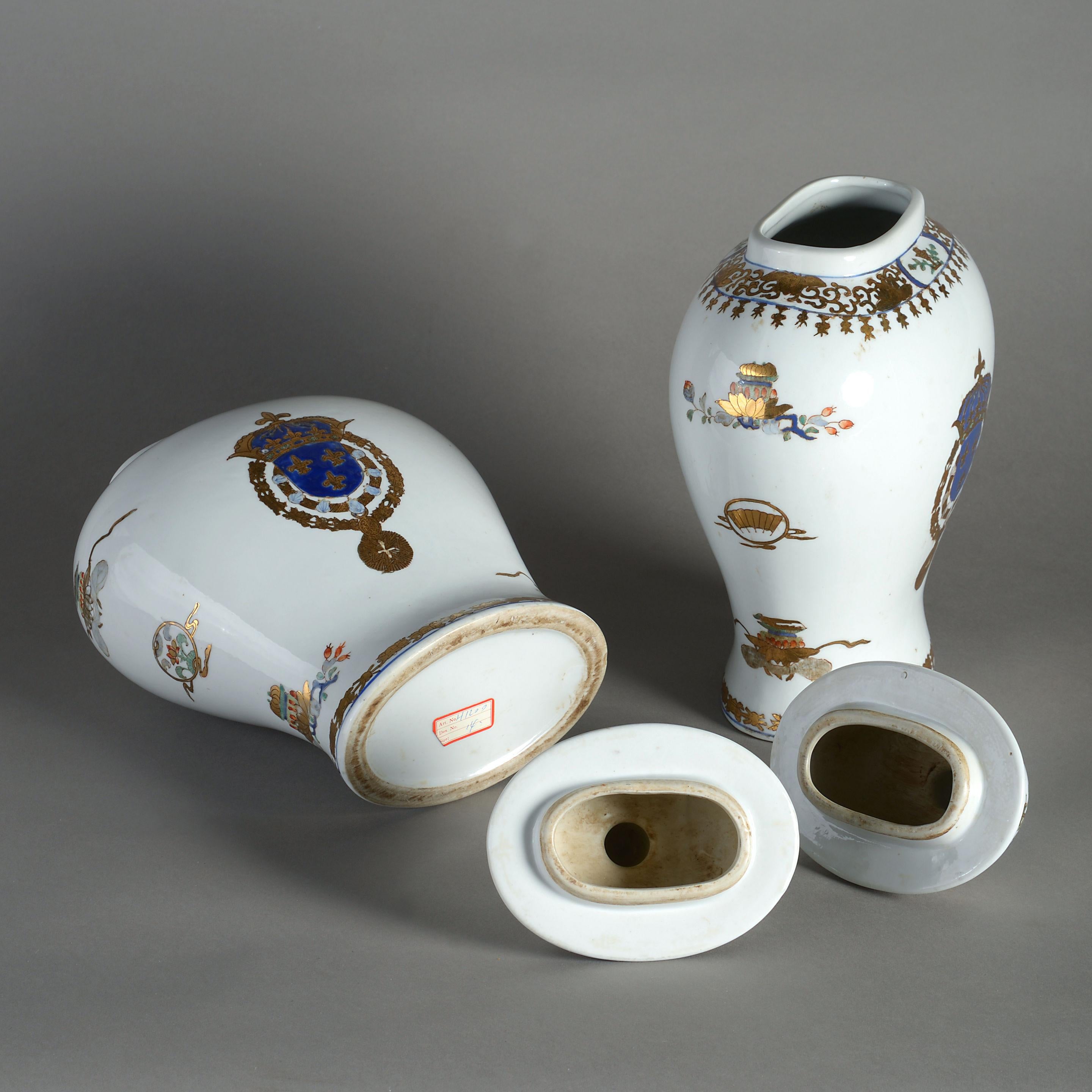 Porcelain A Pair of Late 19th Century Samson Vases