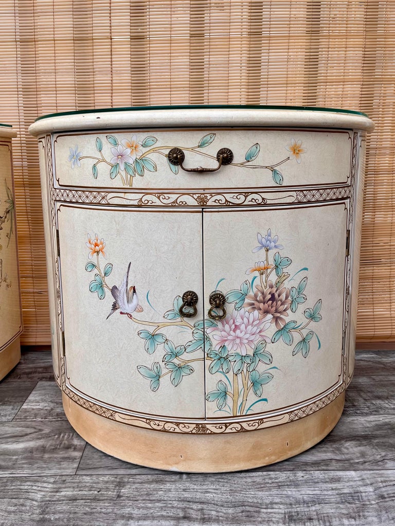 Pair of Late 20th Century Chinoiserie Lacquer Nightstands For Sale 1