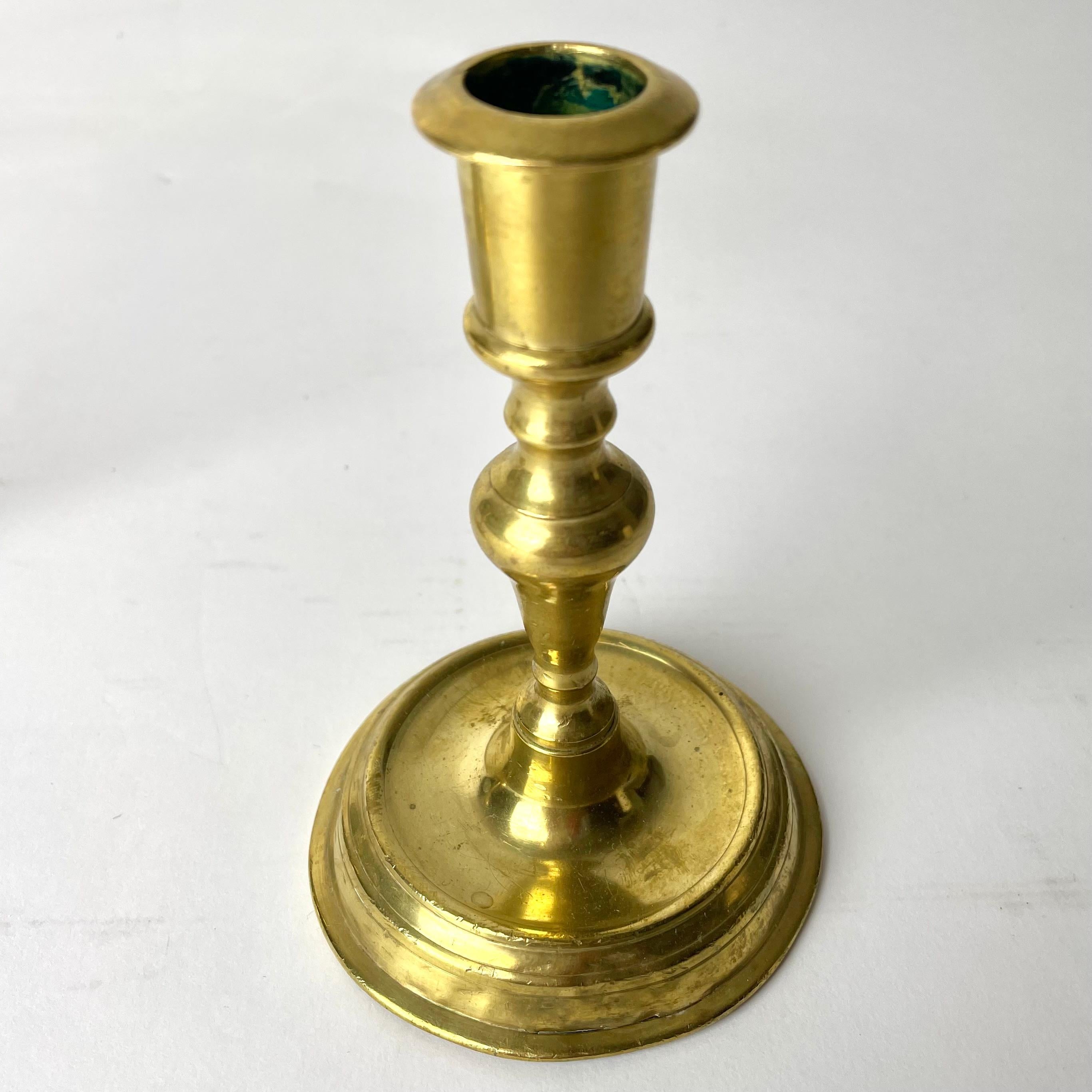 A Pair of Late Baroque Candlesticks, Brass, Early 18th Century In Good Condition For Sale In Knivsta, SE