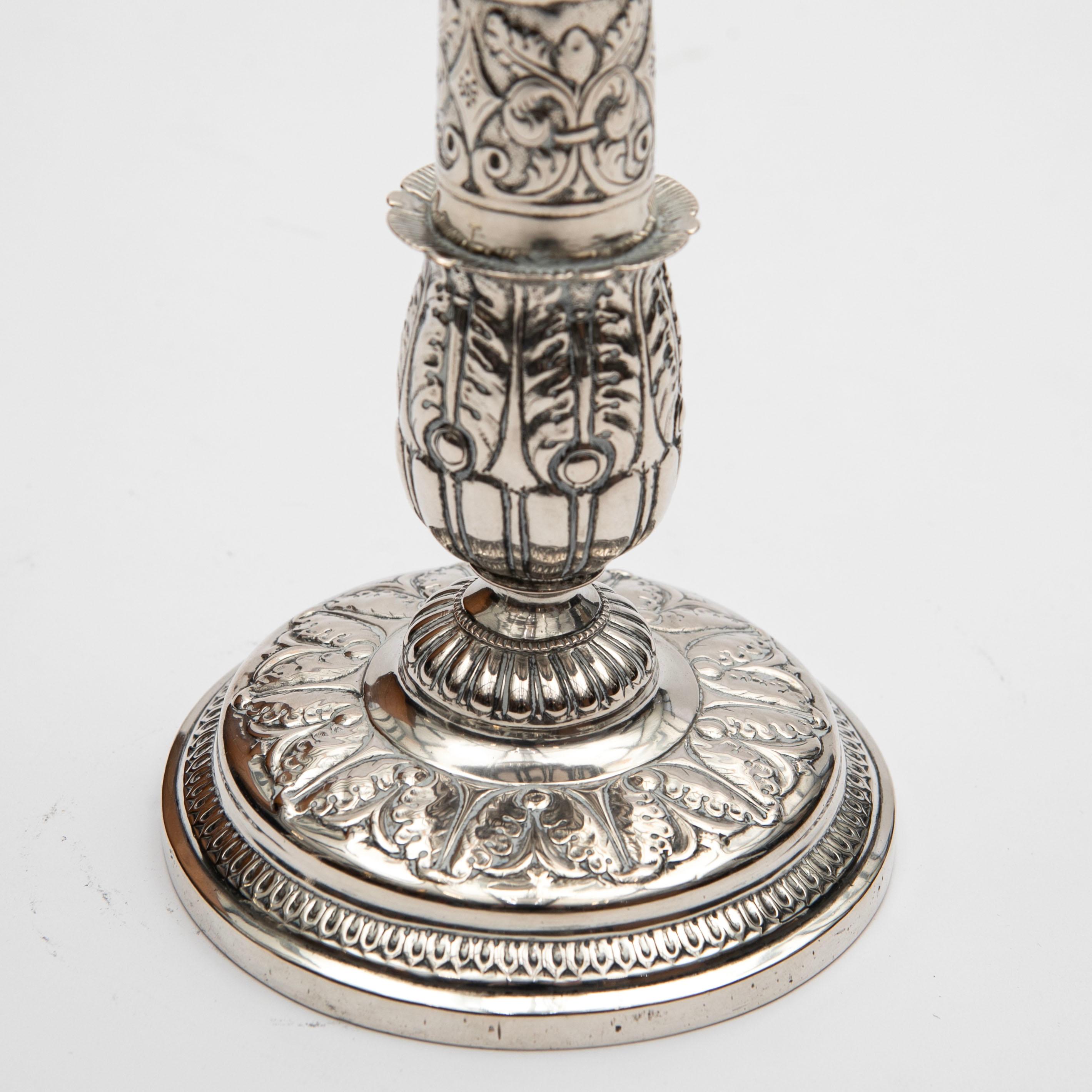 Coppia di candelieri d'argento tardo-imperiali di Caspar Julius Worm (1788-1857) In condizioni buone in vendita a Kastrup, DK