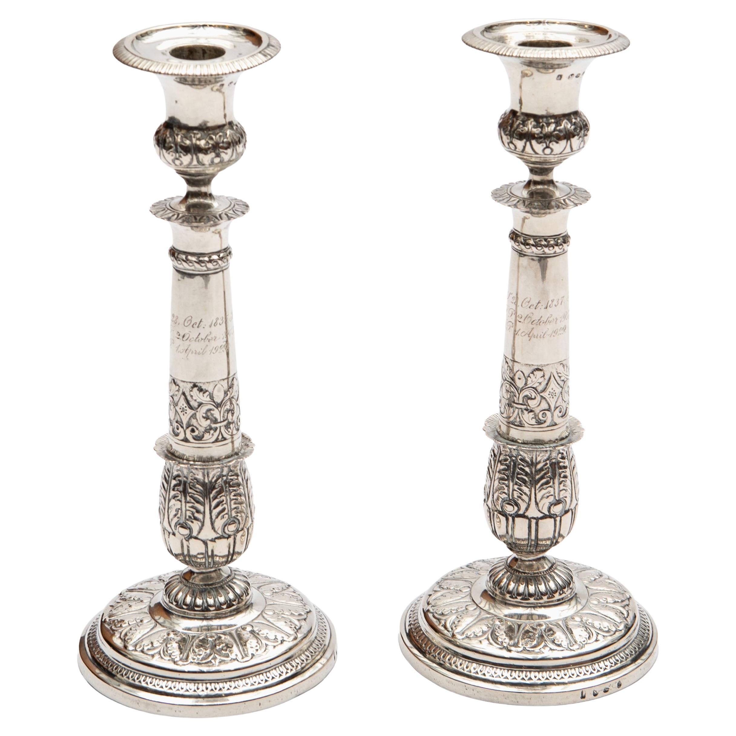 Coppia di candelieri d'argento tardo-imperiali di Caspar Julius Worm (1788-1857) in vendita