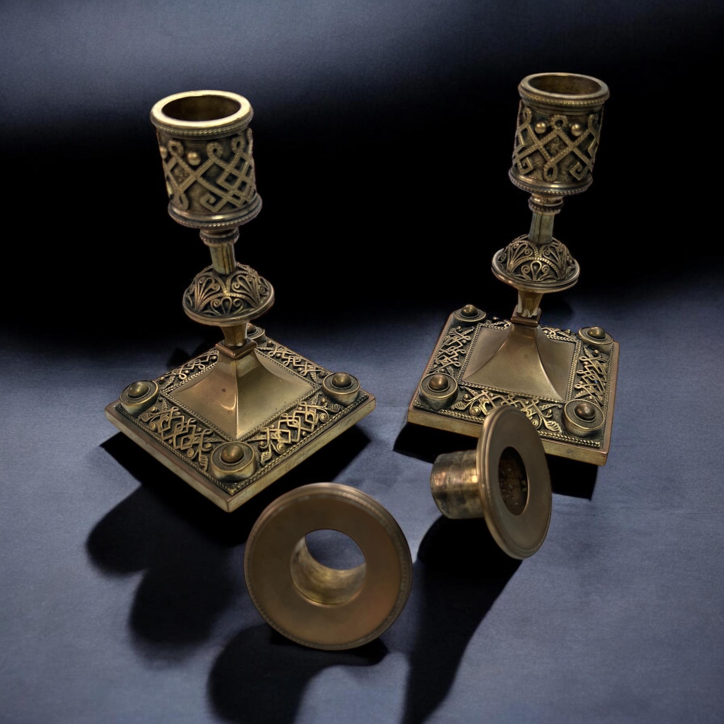 Anglais A Pair Of  Late Victorian Aesthetic Brass Candlesticks en vente