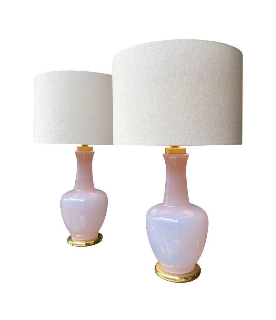 Coppia di lampade in vetro opalino di Murano color lavanda di Cenedese in vendita 8
