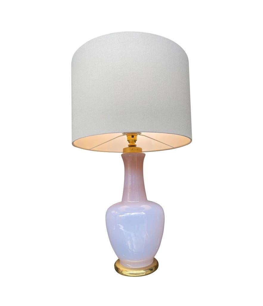 Coppia di lampade in vetro opalino di Murano color lavanda di Cenedese in vendita 9