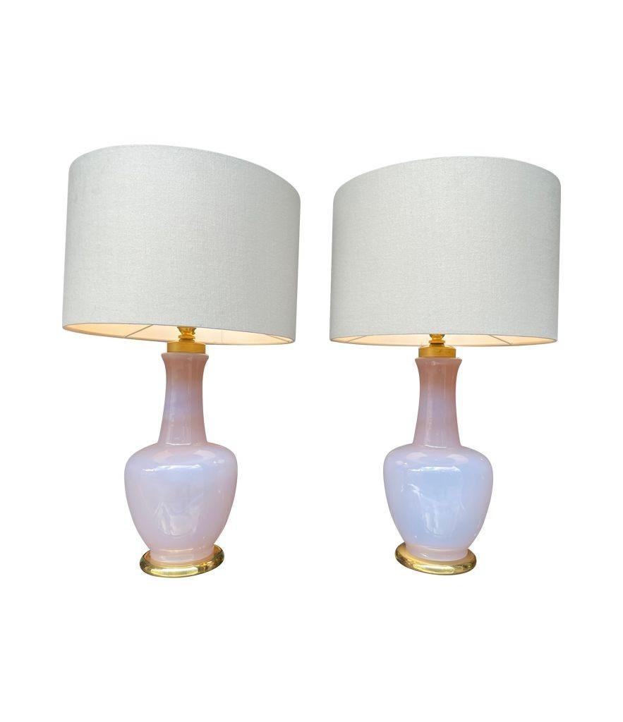 Coppia di lampade in vetro opalino di Murano color lavanda di Cenedese in vendita 12