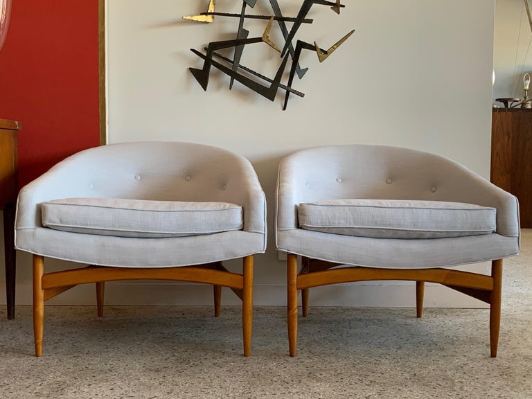 Mid-Century Modern Pair of Lawrence Peabody Barrel Chairs For Sale