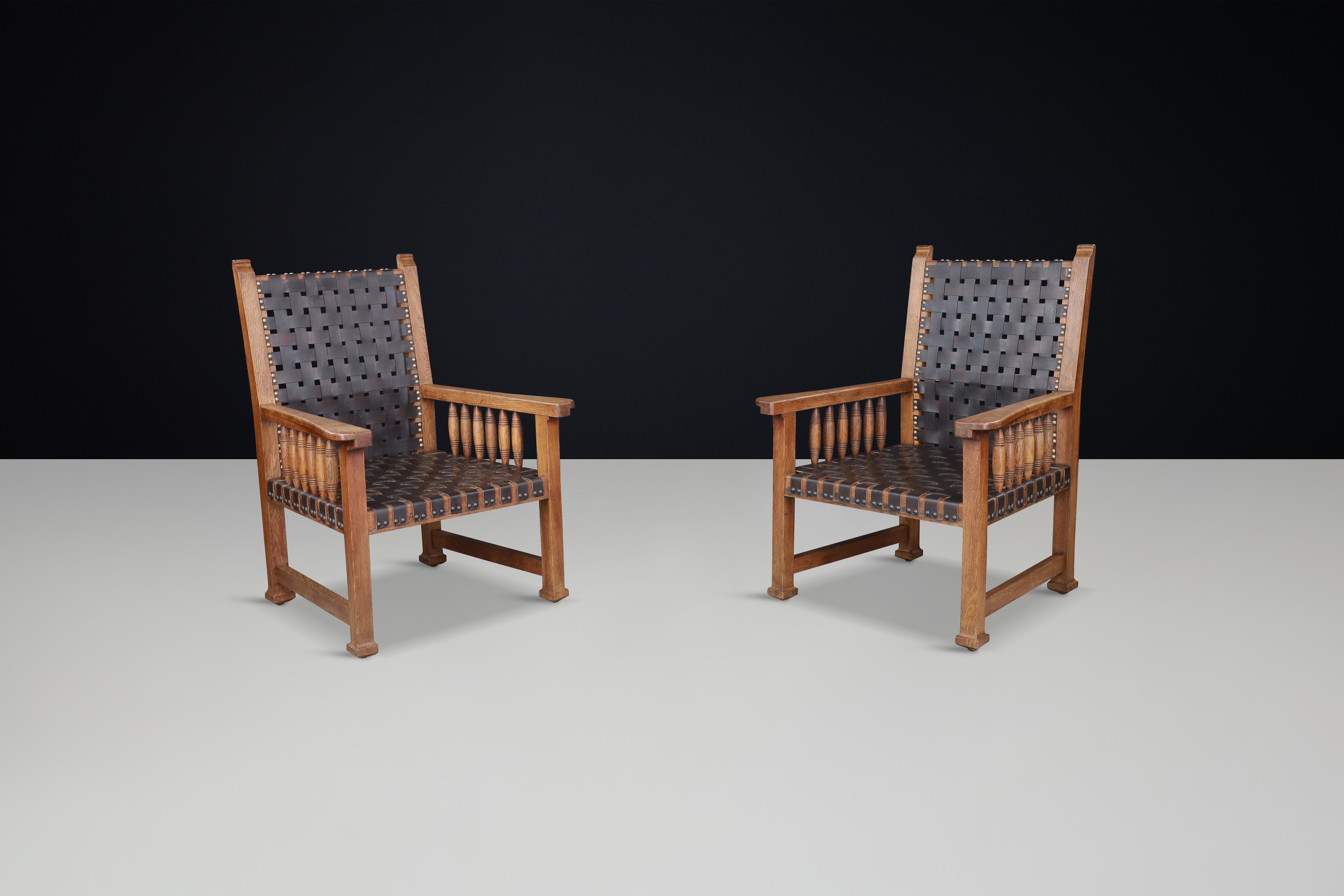 A pair of leather and oak armchairs from France, 1940s.

This pair of sizable mid-century armchairs, crafted in France during the 1940s, showcases a beautiful blend of rustic charm and elegant design. The chairs feature unique upholstery from