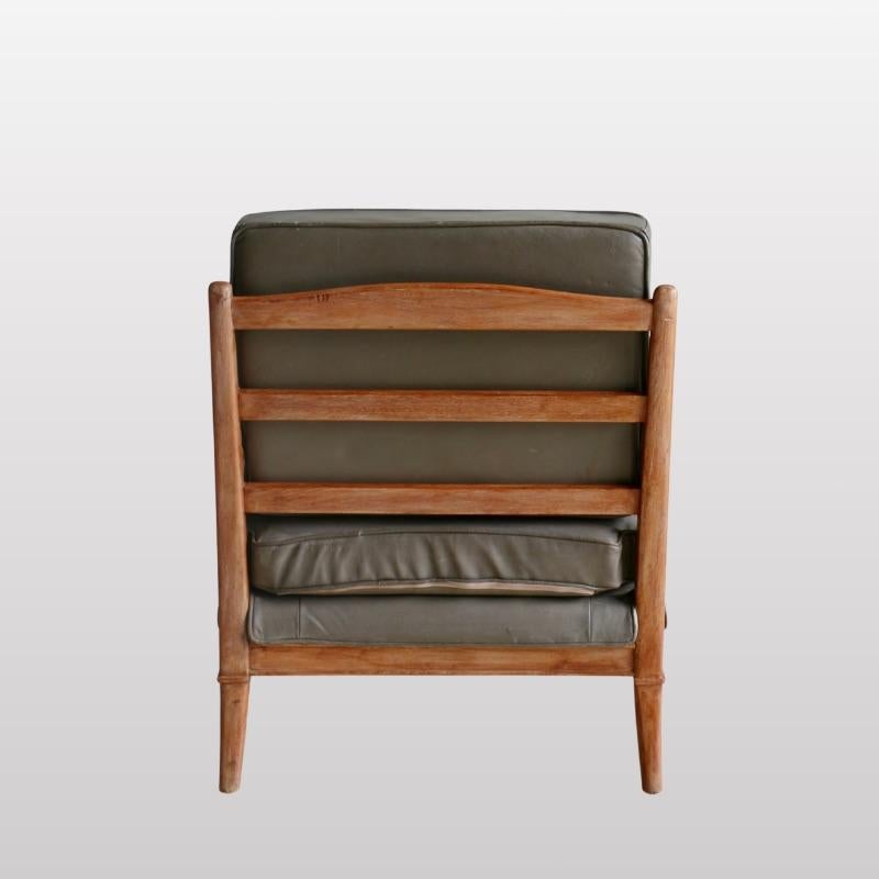 French A pair of leather armchairs For Sale