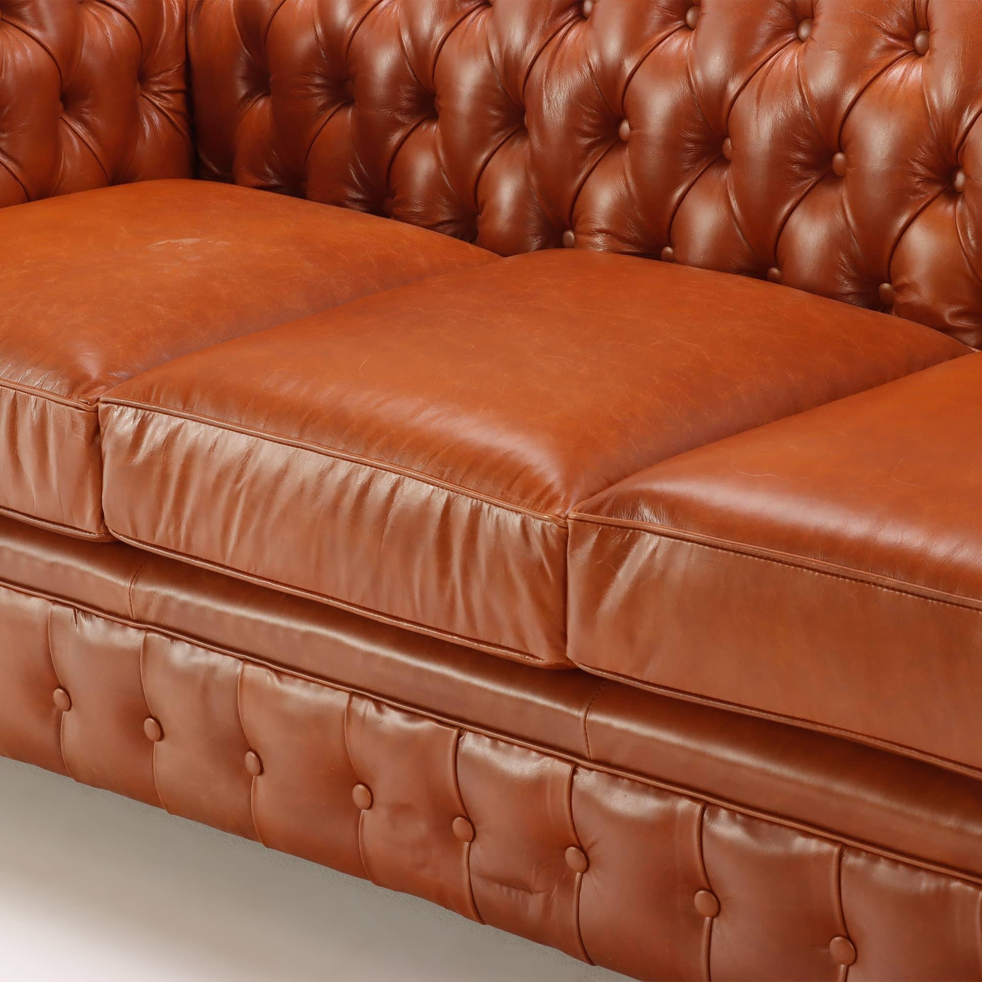 A pair of leather Chesterfield style sofas In Good Condition For Sale In Philadelphia, PA