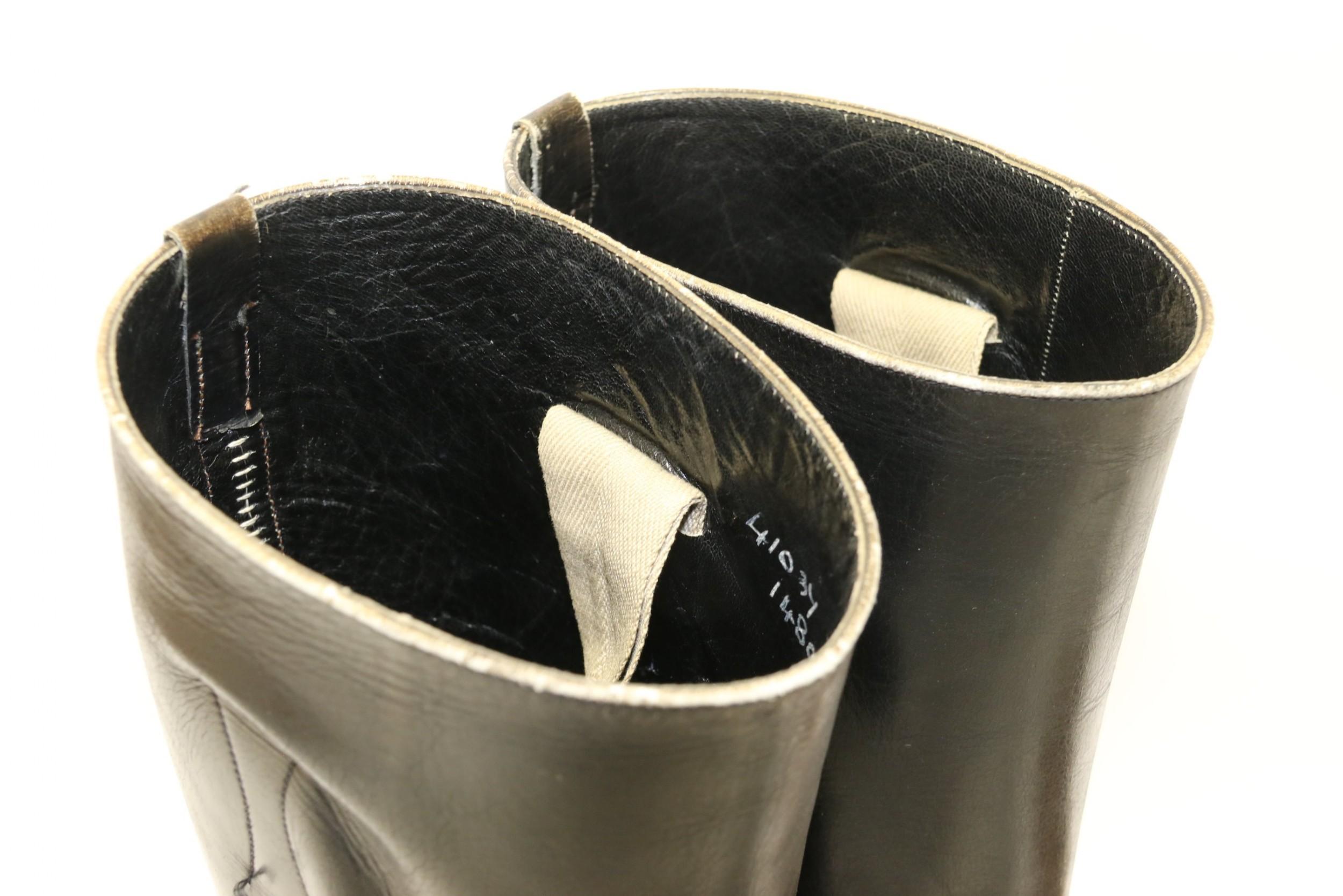 Pair of Leather Ladies Riding Boots with Accessories, Early 20th Century For Sale 1