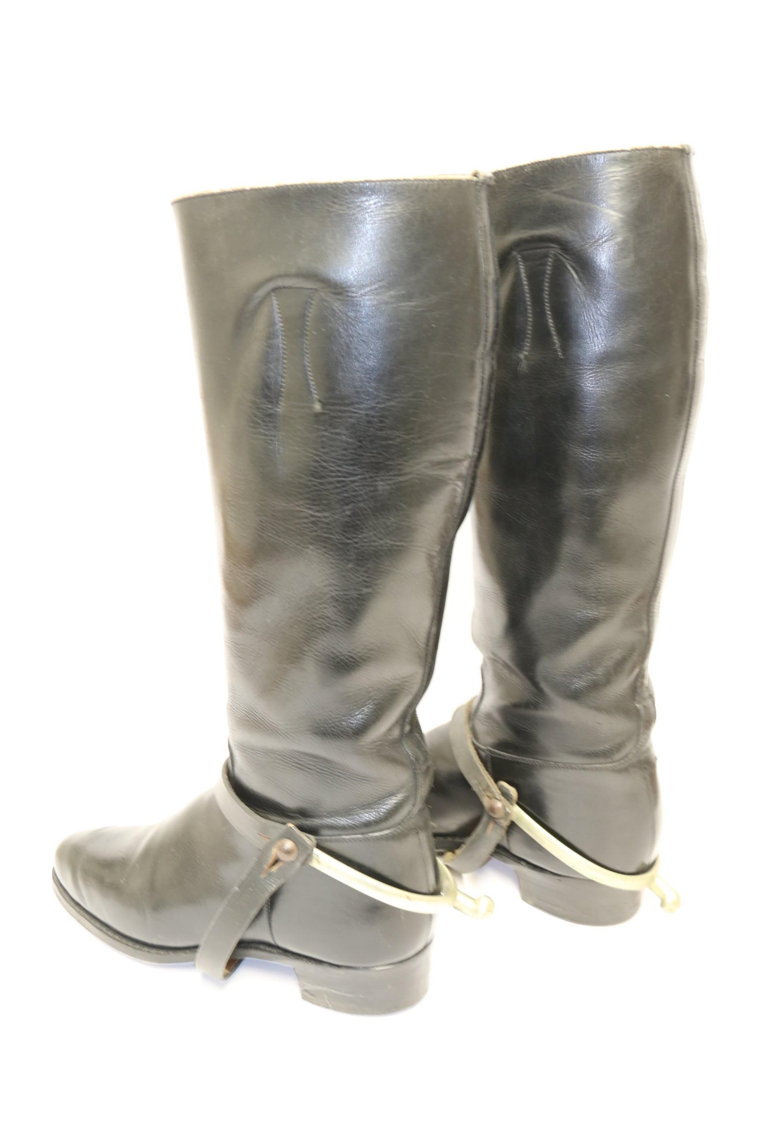Pair of Leather Ladies Riding Boots with Accessories, Early 20th Century For Sale 5