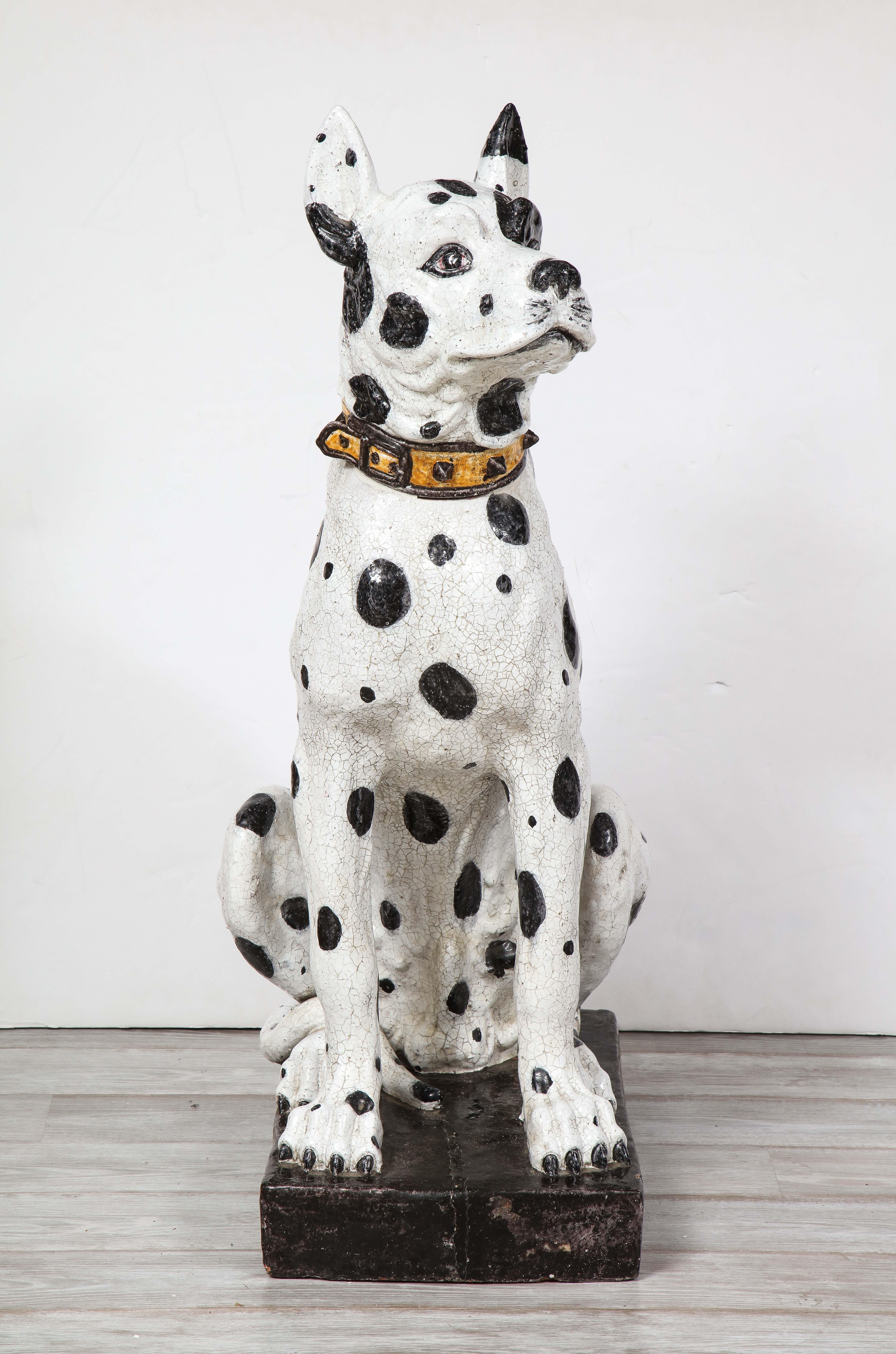 Paire de sculptures italiennes grandeur nature en céramique représentant des chiens dogues allemands noirs et blancs Bon état - En vente à New York, NY