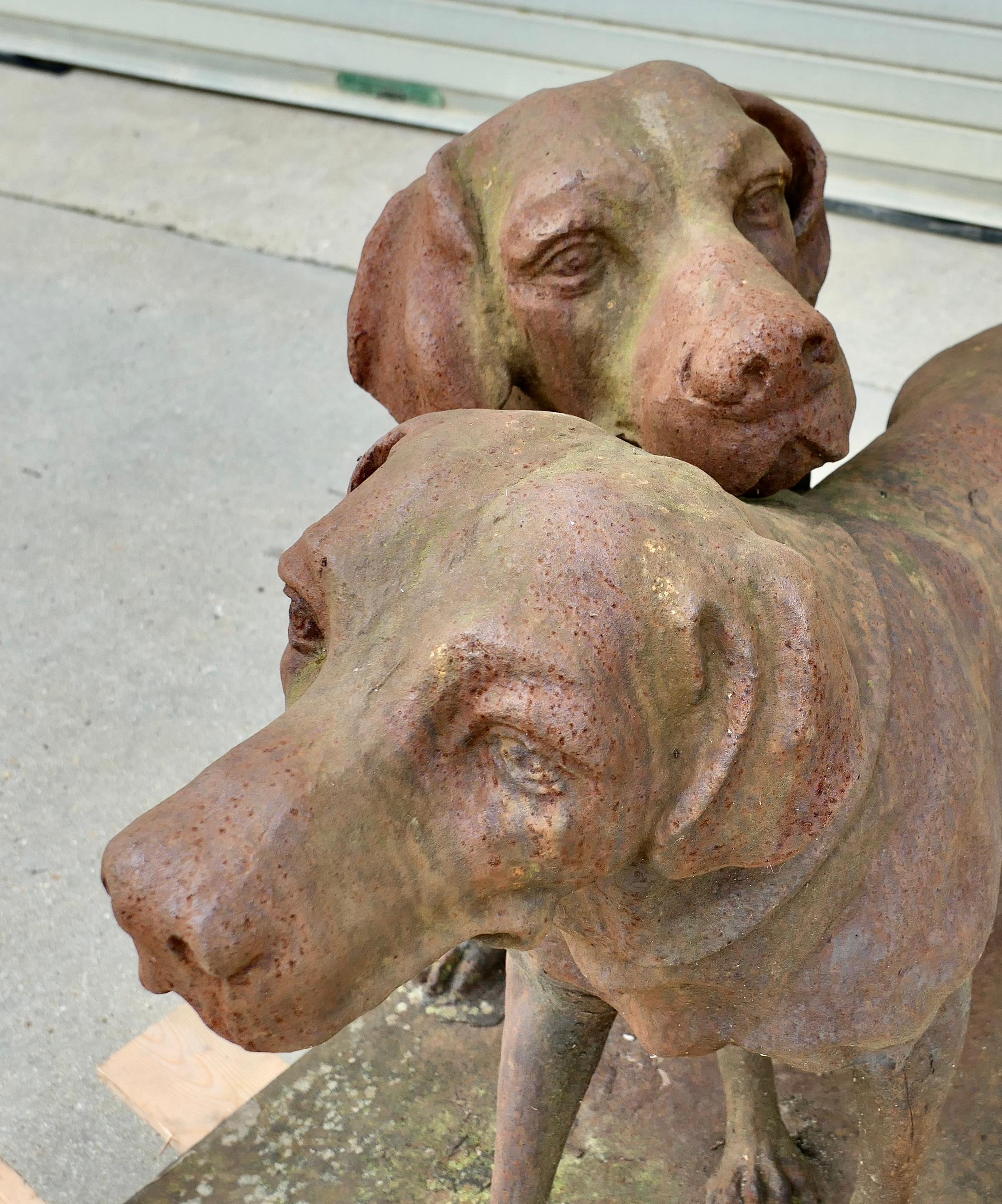 A Pair of Life-size Labradors/ Weathered Cast Iron Statue on a Plinth In Good Condition For Sale In Godshill, Isle of Wight