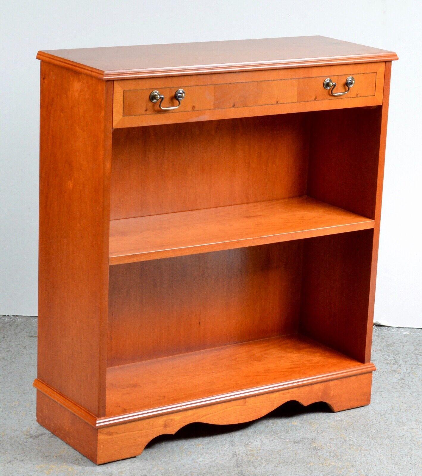 English Pair of Light Burr & Burl Walnut Inlaid Library Bookcases Adjustable Shelves For Sale