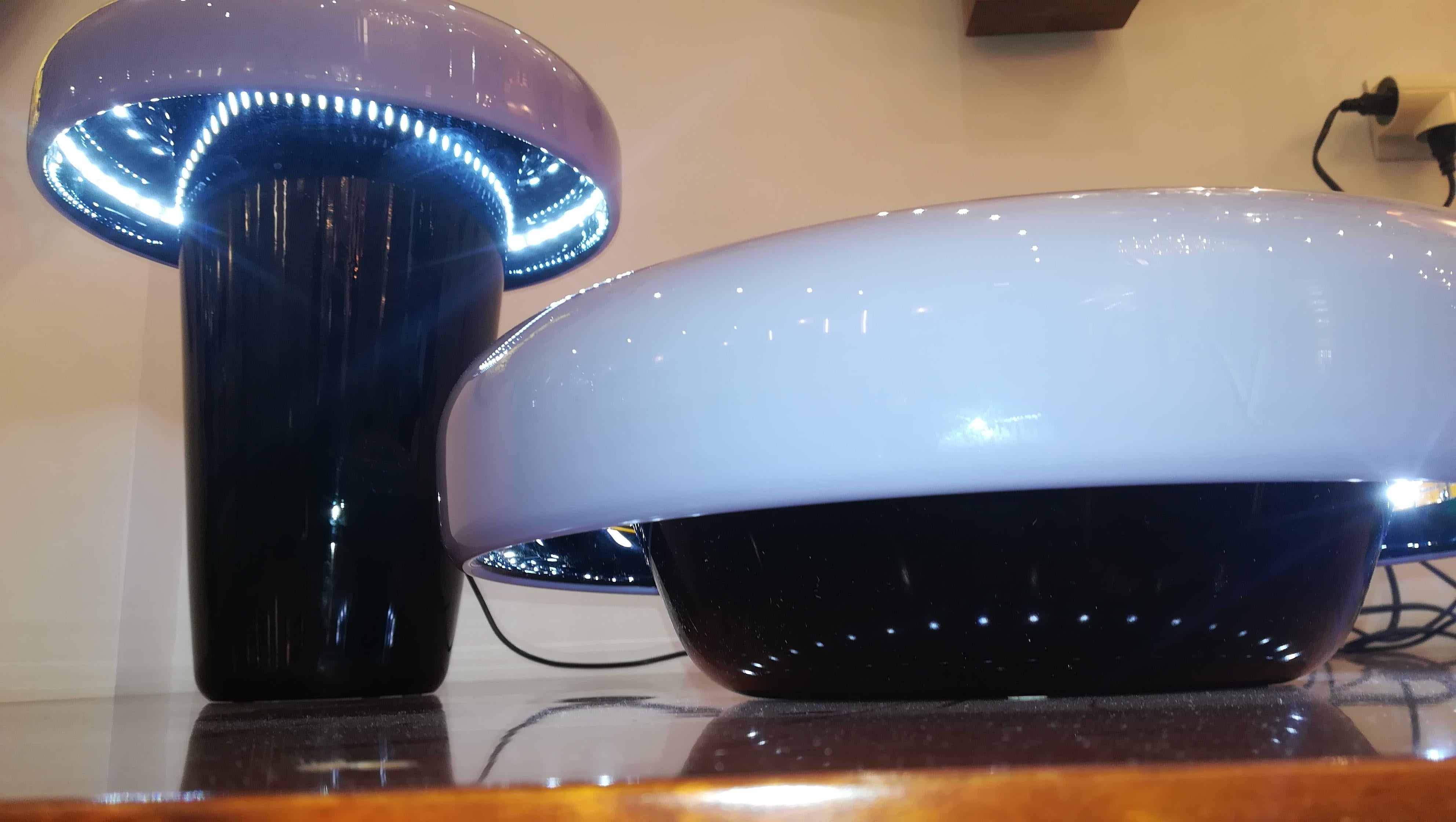 Deux lampes de table en verre éclairé en vente 1