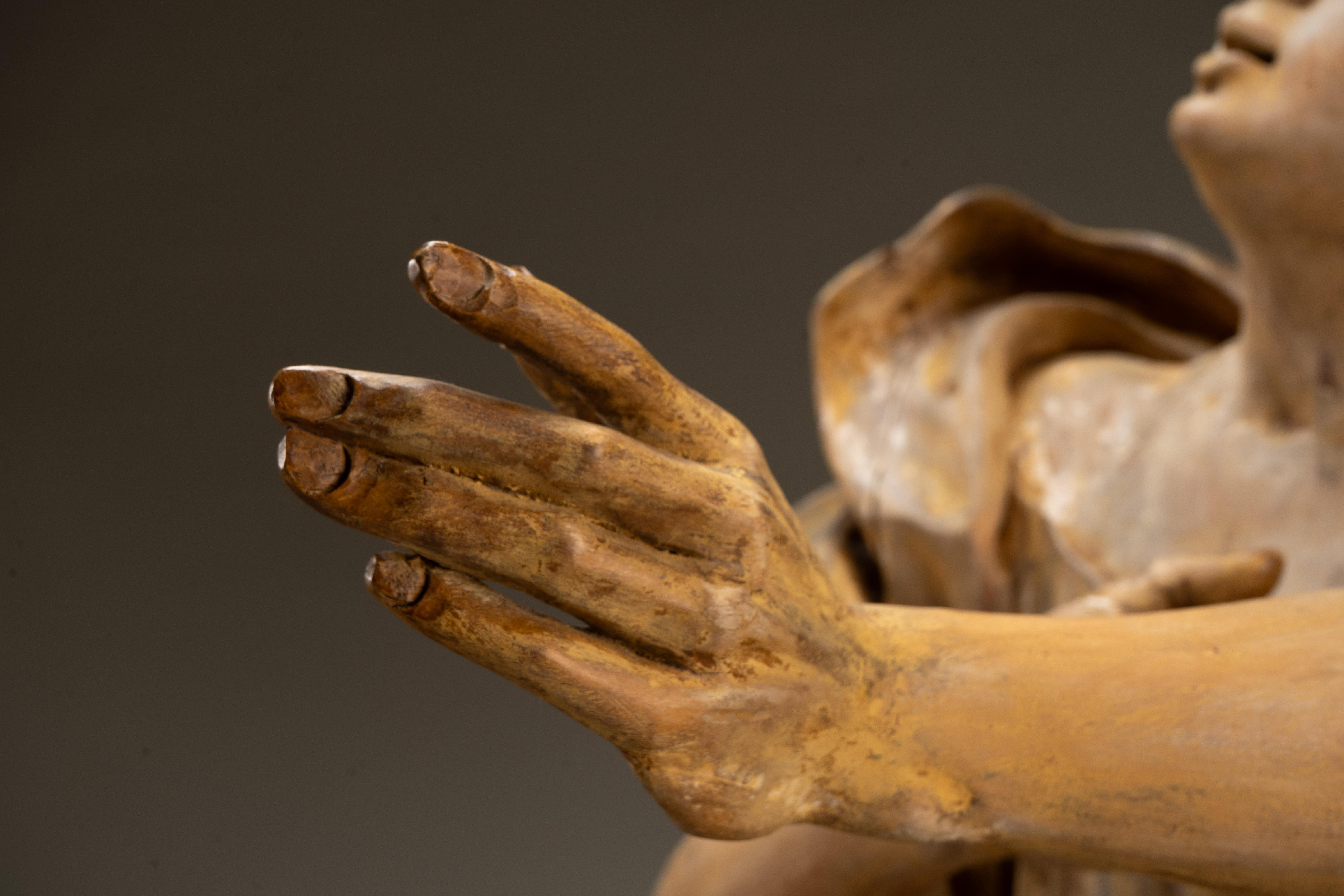 Sculpté à la main Paire d'anges autrichiens en bois de tilleul en vente