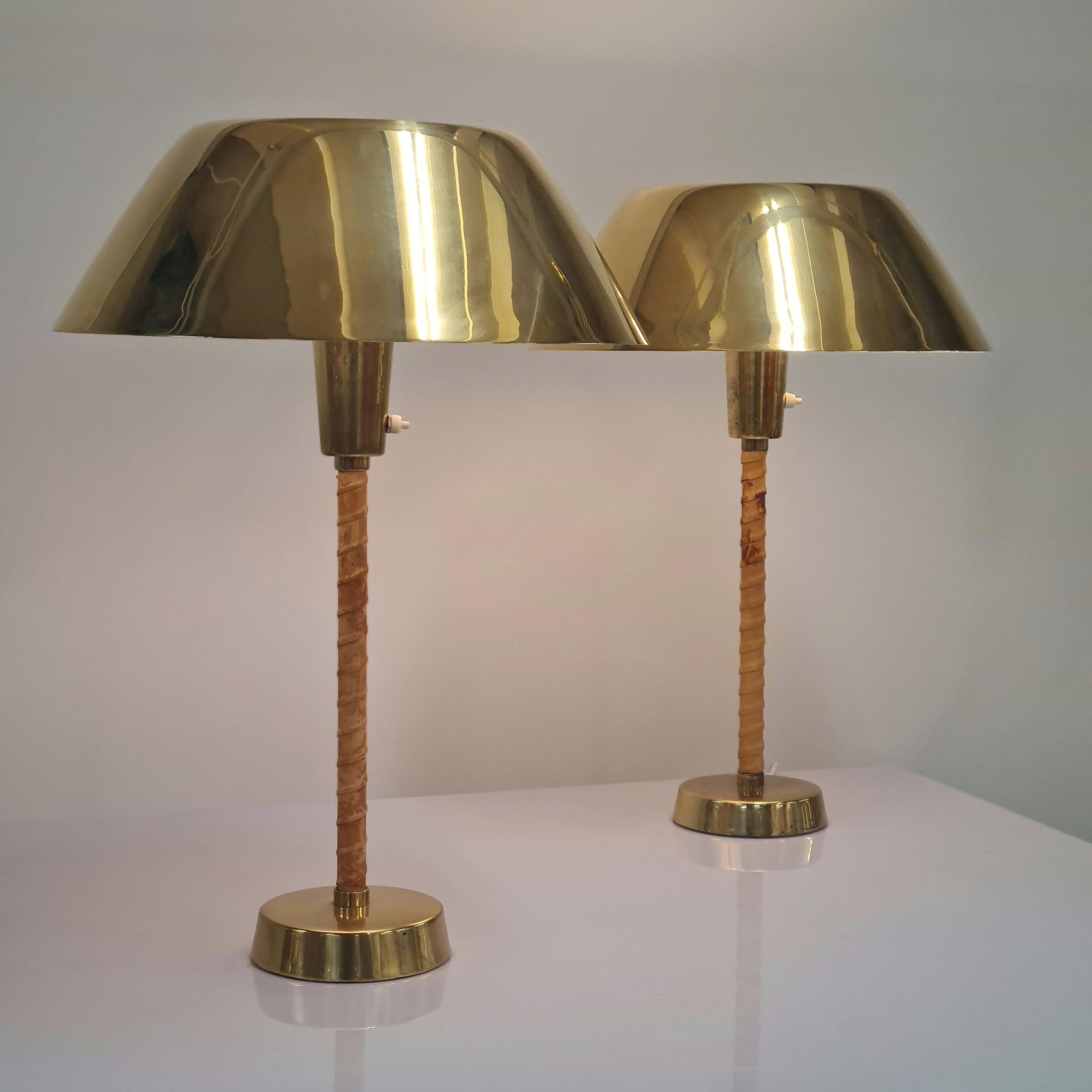 Coppia di lampade da tavolo Lisa Johansson-Pape `Ihanne` in ottone e pelle, Orno 1950 in vendita 6