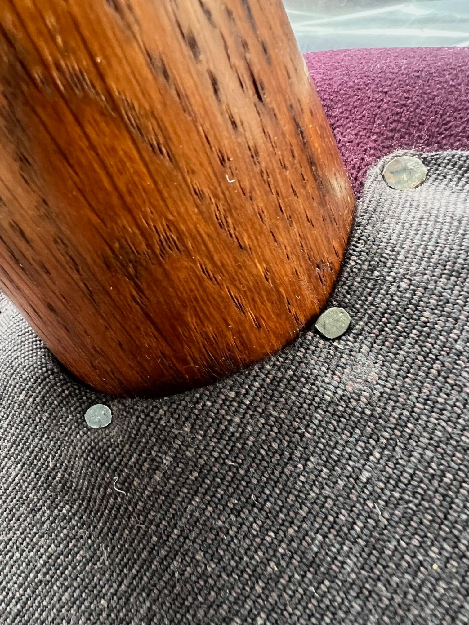 A Pair of Little Egg Chairs en vente 10