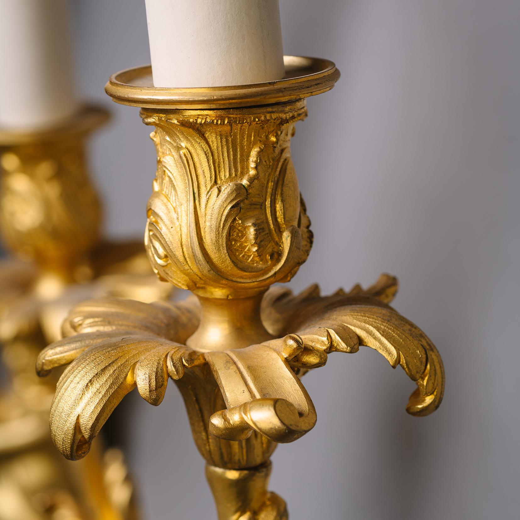 Ein Paar Wandapplikationen mit zwei Leuchten im Louis XIV.-Stil in der Art von Boulle im Angebot 3