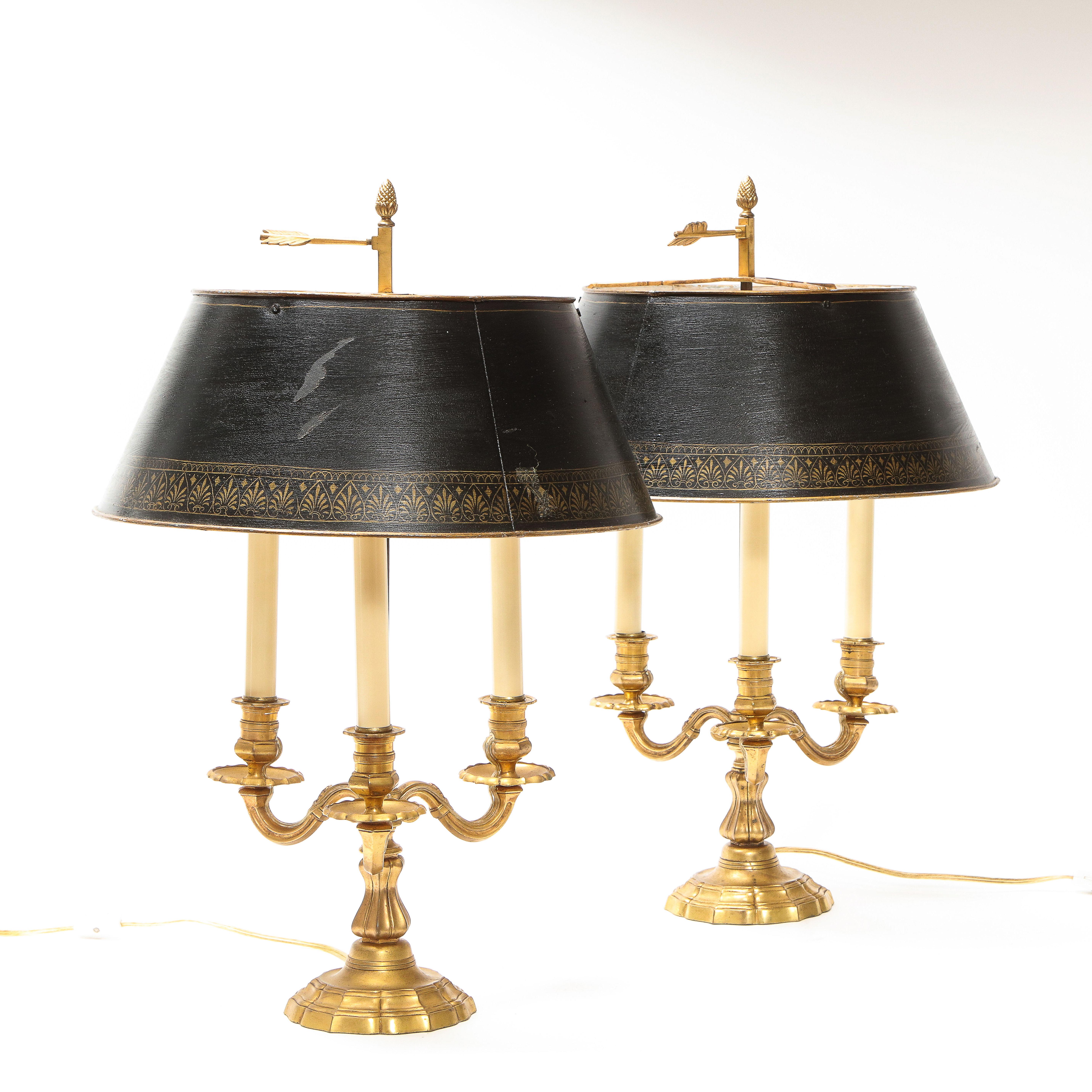 Paire de lampes de bureau bouillotte de style Louis XV en bronze doré Bon état - En vente à New York, NY