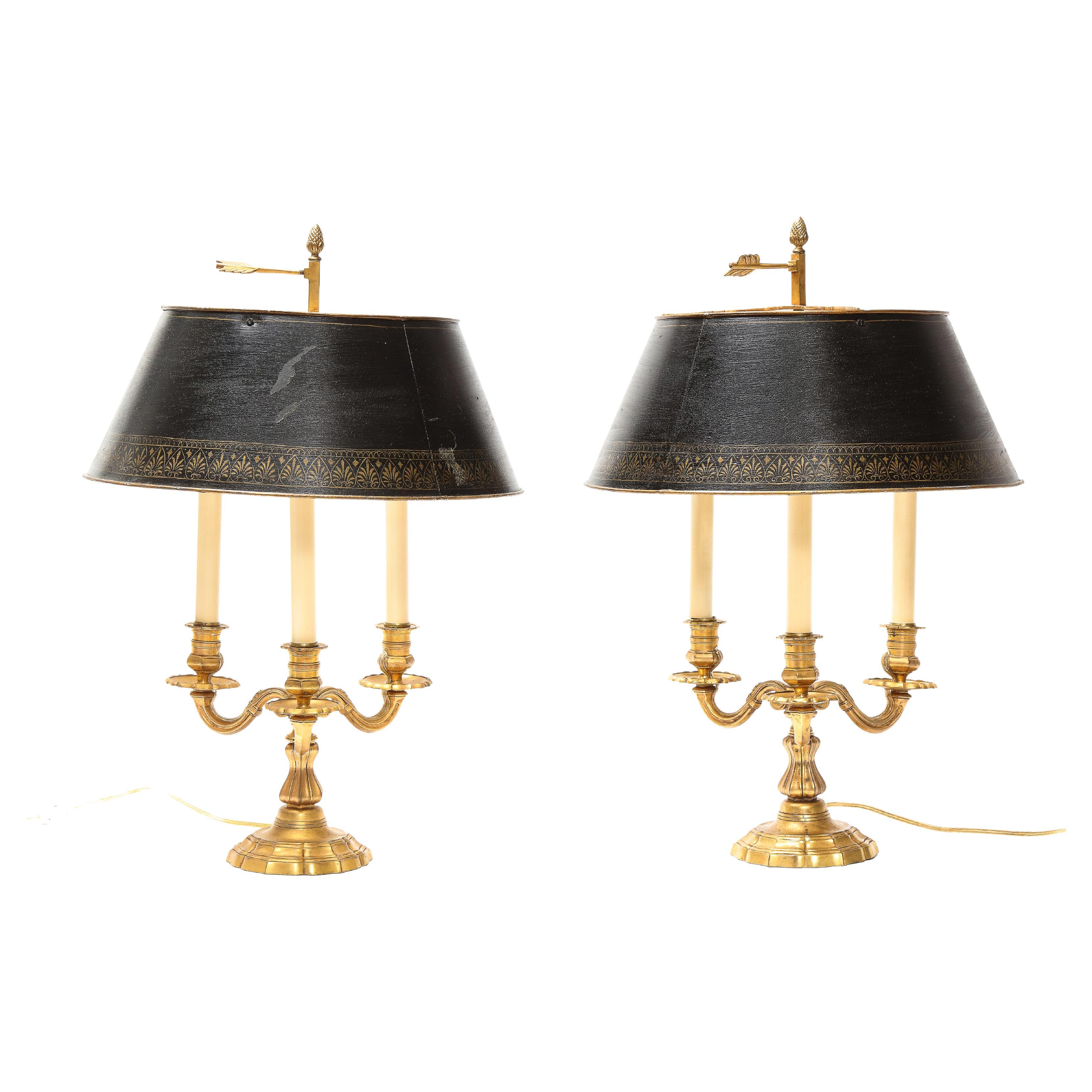 Paire de lampes de bureau bouillotte de style Louis XV en bronze doré en vente