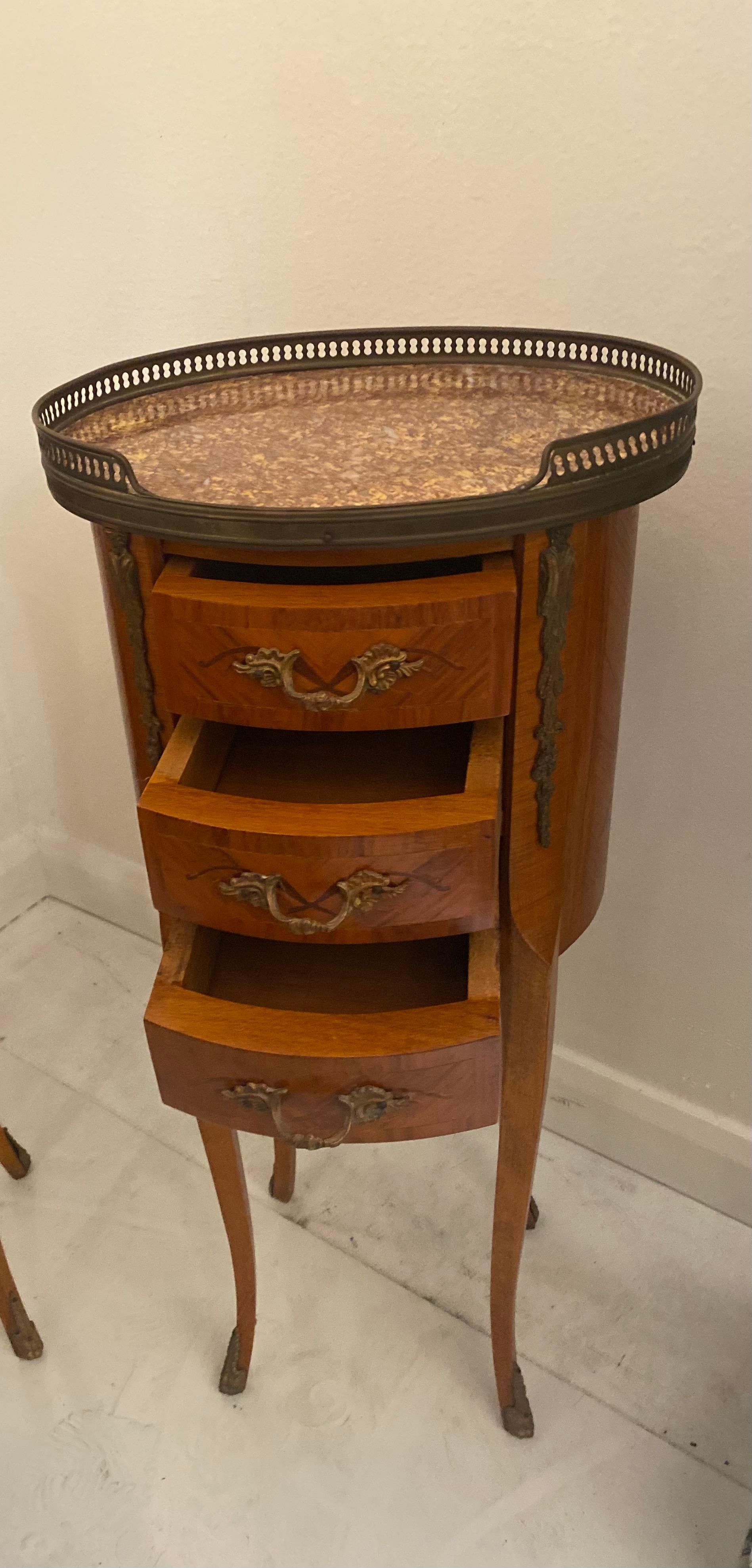 Pair of Louis XV/XVI Oval Occasional Tables In Excellent Condition For Sale In Dallas, TX