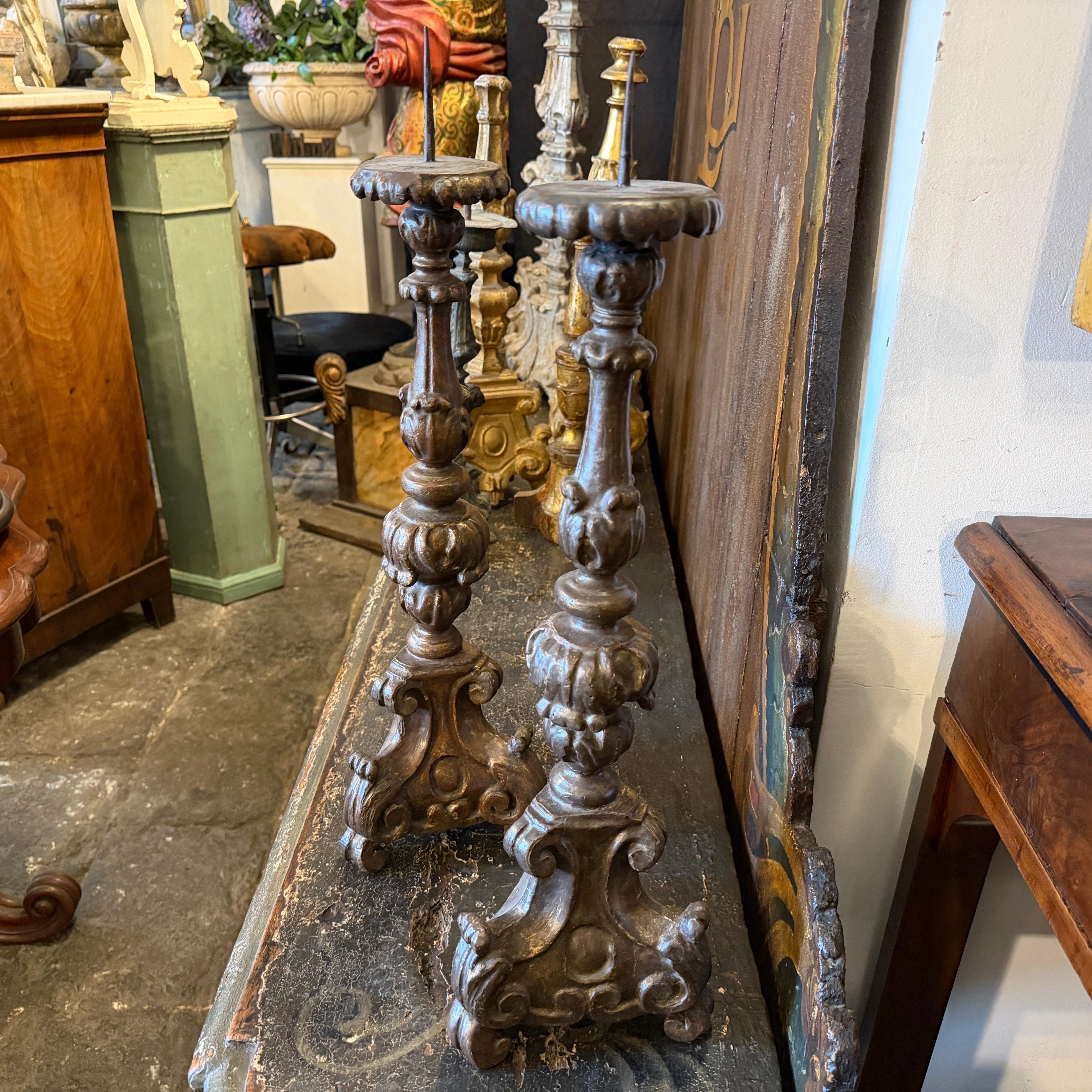 Paire de torchères siciliennes anciennes en Wood Wood sculpté à la main de style Louis XVI en vente 6