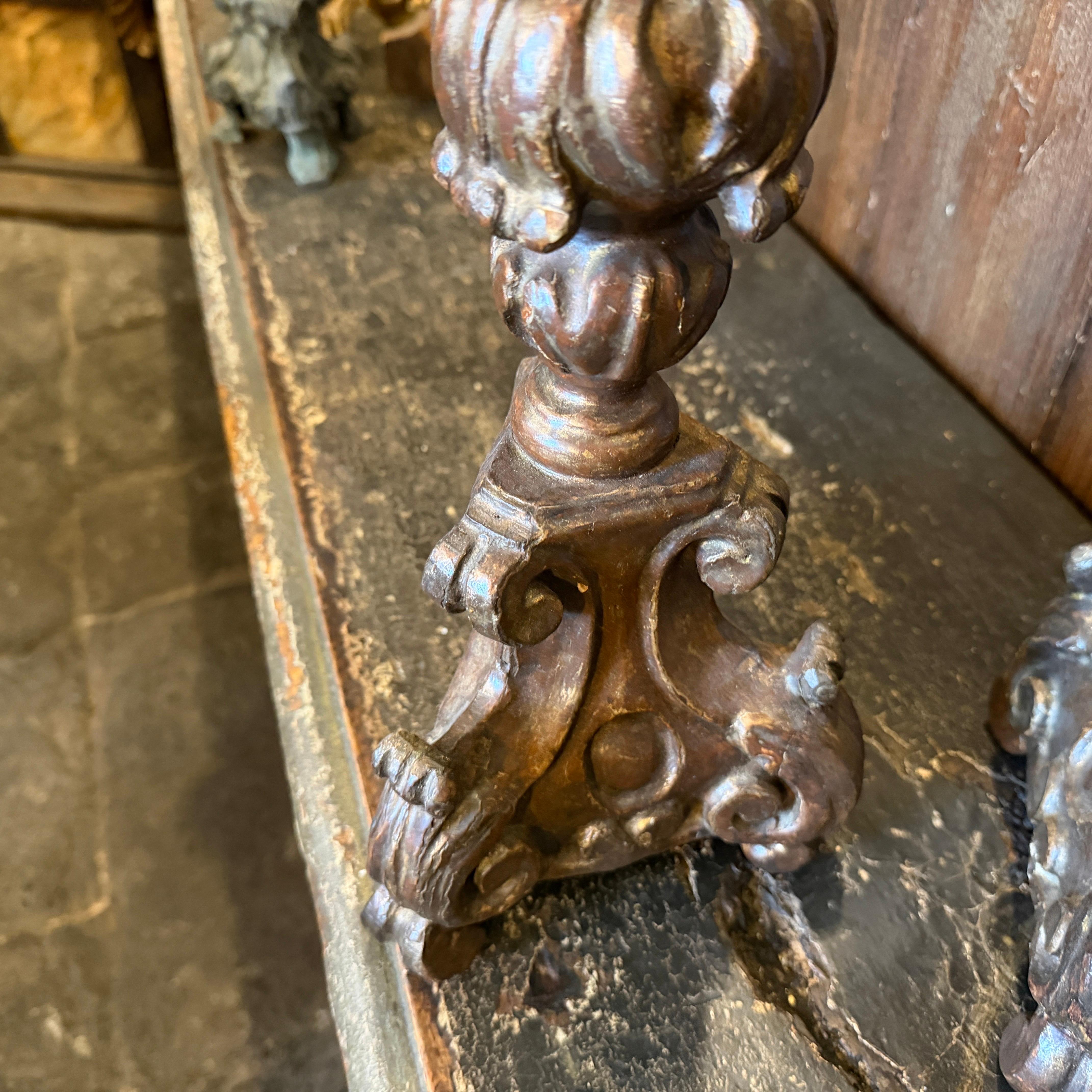 Paire de torchères siciliennes anciennes en Wood Wood sculpté à la main de style Louis XVI en vente 2