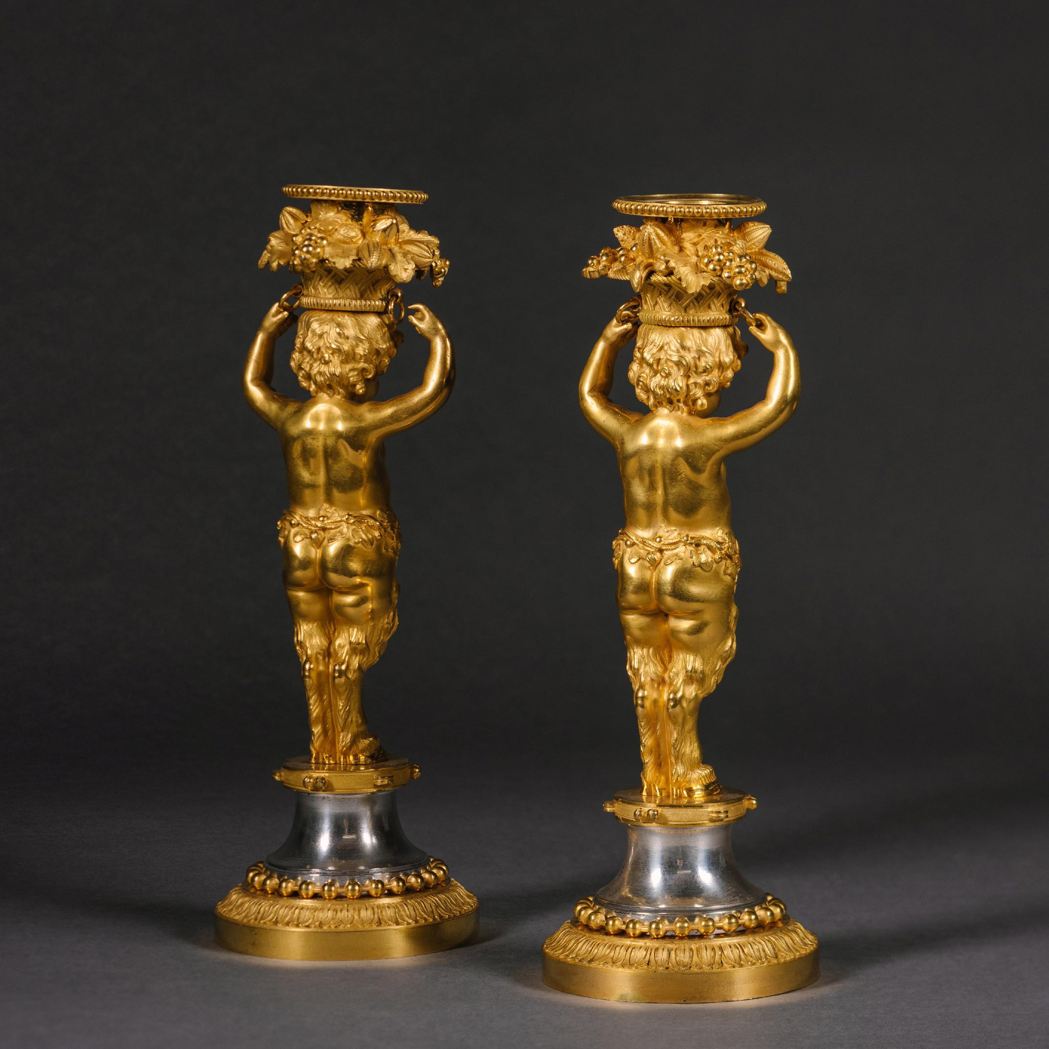 Bronzo Coppia di candelieri in stile Luigi XVI di Beurdeley in vendita