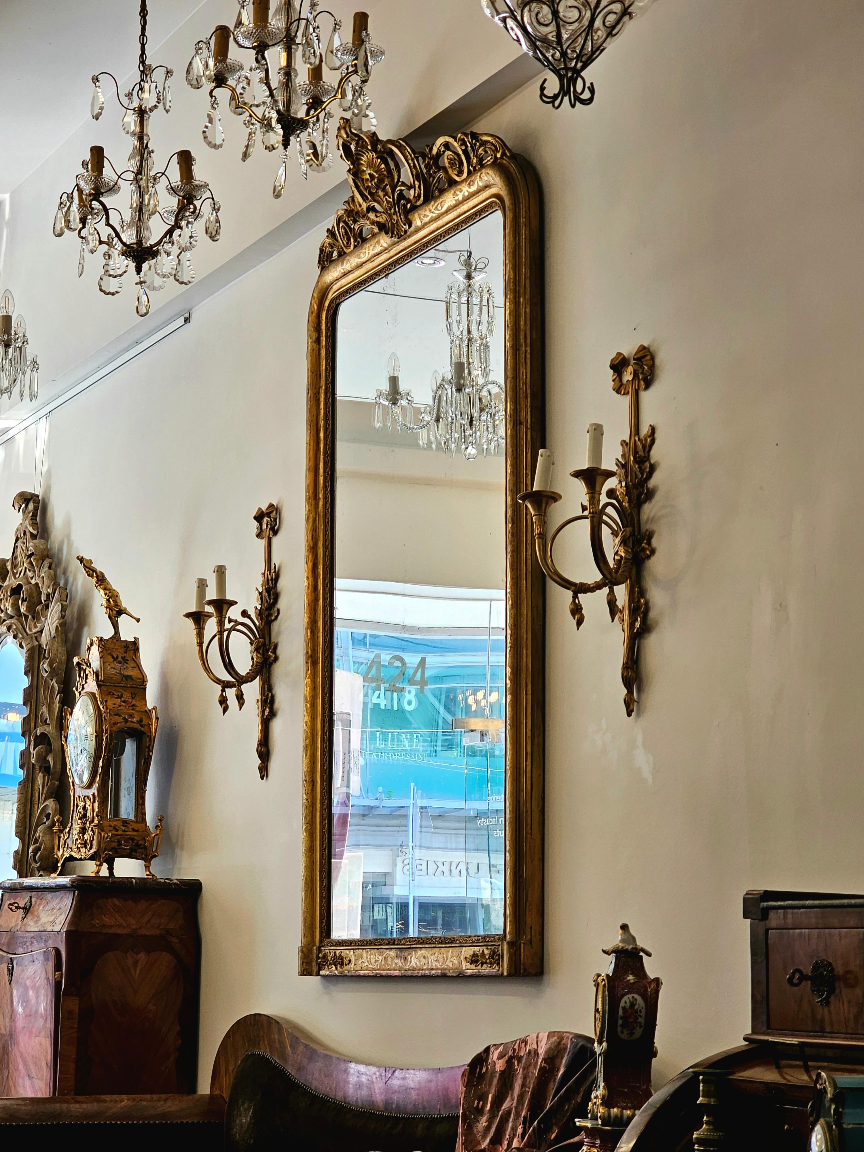 A Pair of Louis XVI Style Gilt Bronze 2 Light Horn/Trumpet Wall Sconces

Classically elegant and superb pair of Louis XVI Style ormolu two (2) light wall sconces.

Each pair features two (2) horn shaped branches strikingly decorated with petite