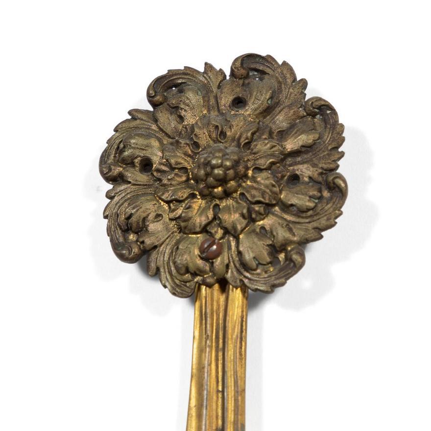 Coppia di lampade da parete in bronzo dorato in stile Luigi XVI In condizioni buone in vendita a Atlanta, GA