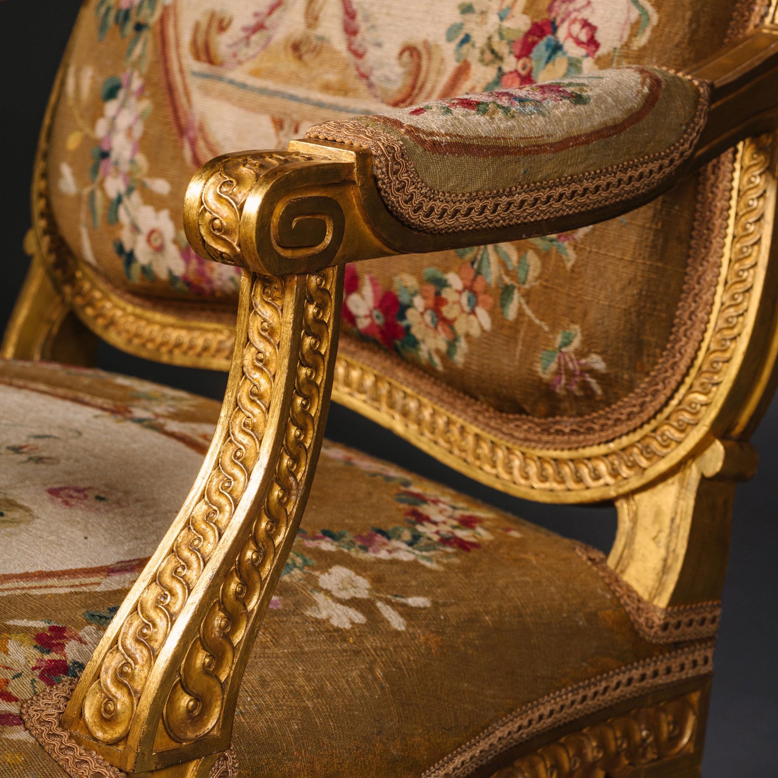 Paar Fauteuils im Stil Louis XVI aus Giltholz und Tapisserie im Angebot 2